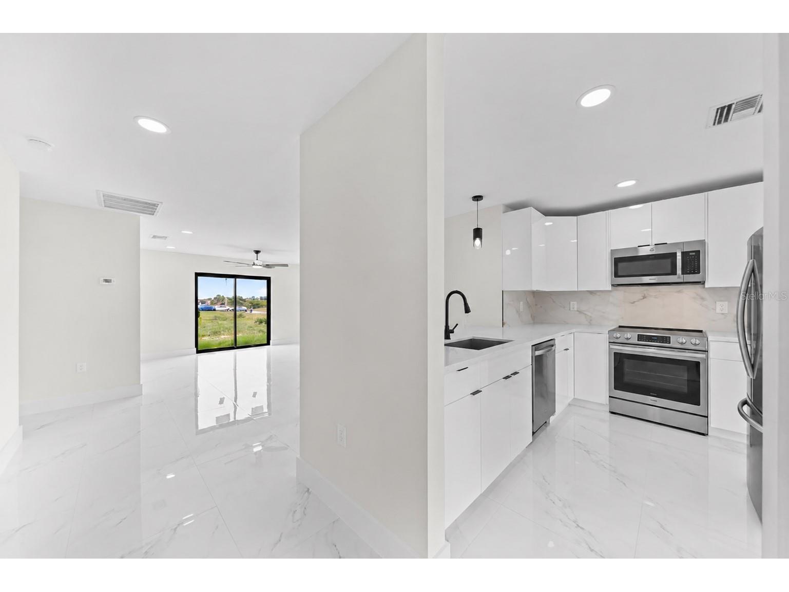 2501 E 15th Street Lehigh Acres FL 33972 A4688536 image4
