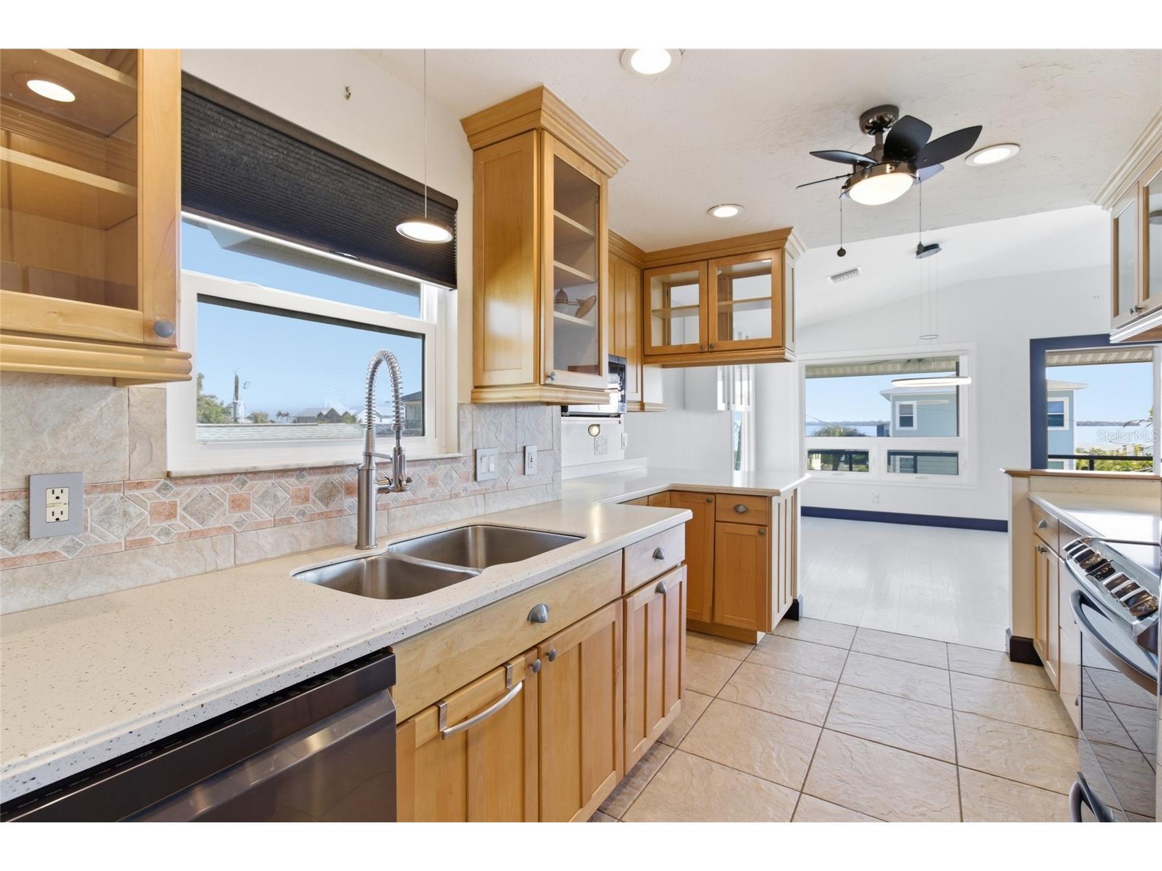 2502 Avenue B Bradenton Beach FL 34217 A4676246 image25