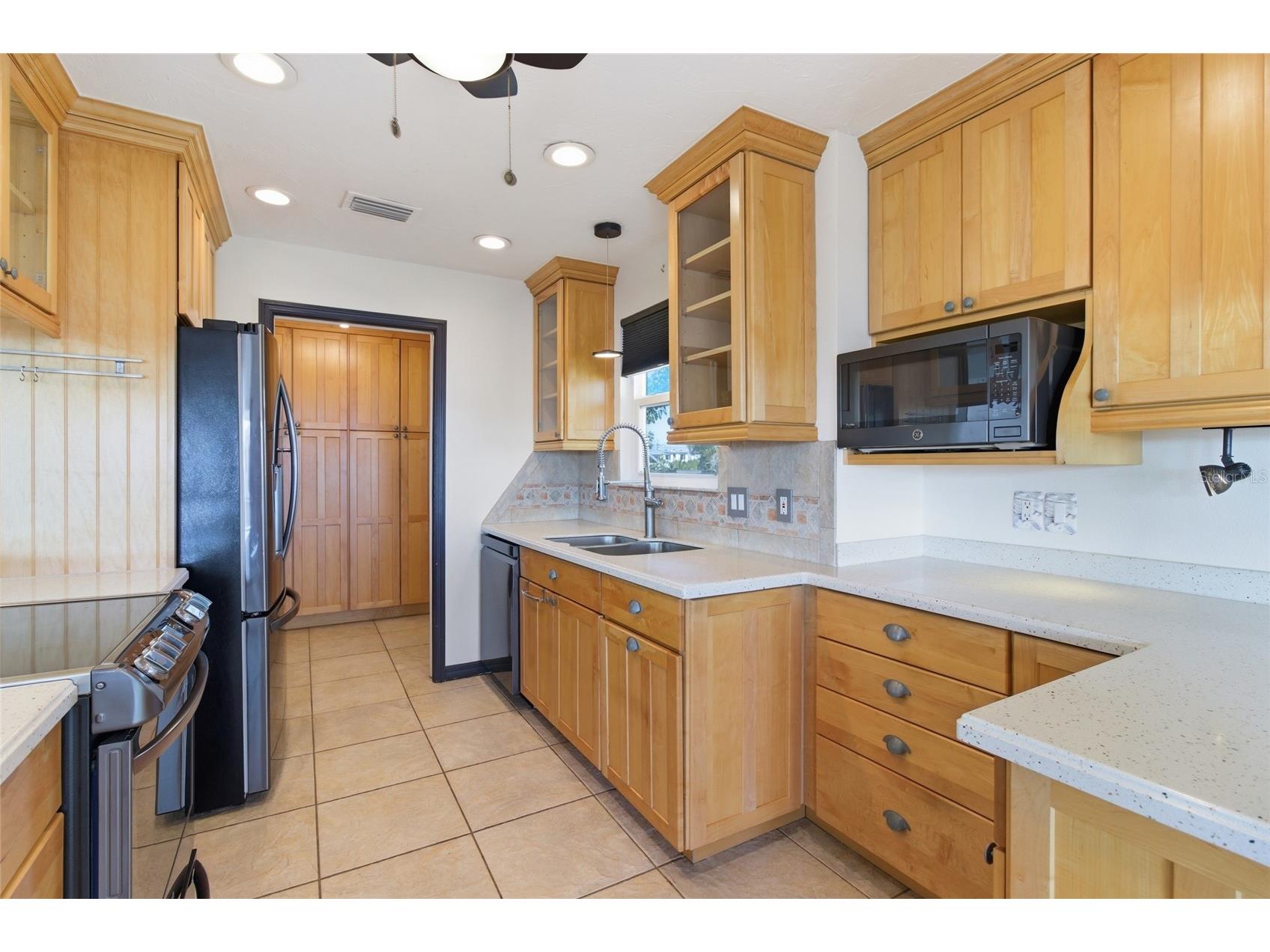 2502 Avenue B Bradenton Beach FL 34217 A4676246 image26