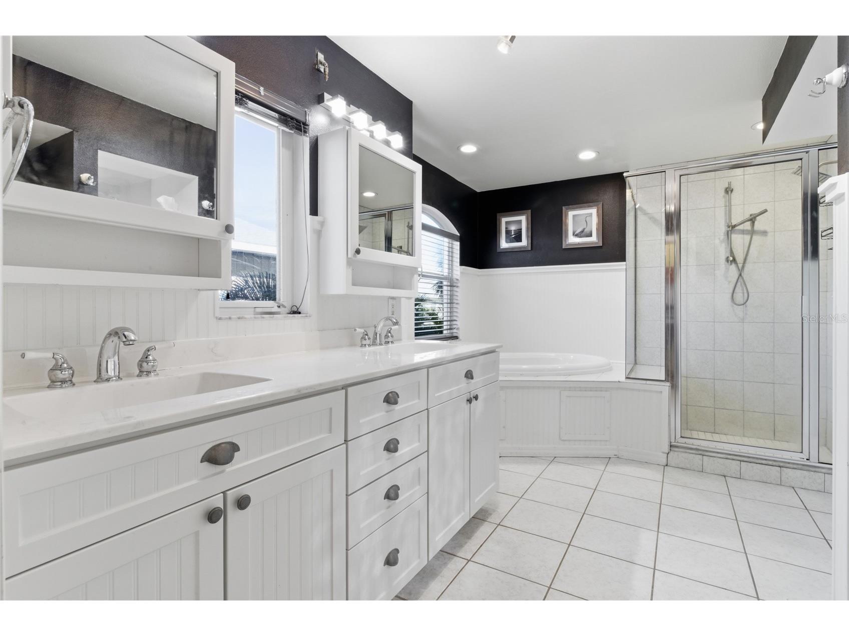 2502 Avenue B Bradenton Beach FL 34217 A4676246 image40