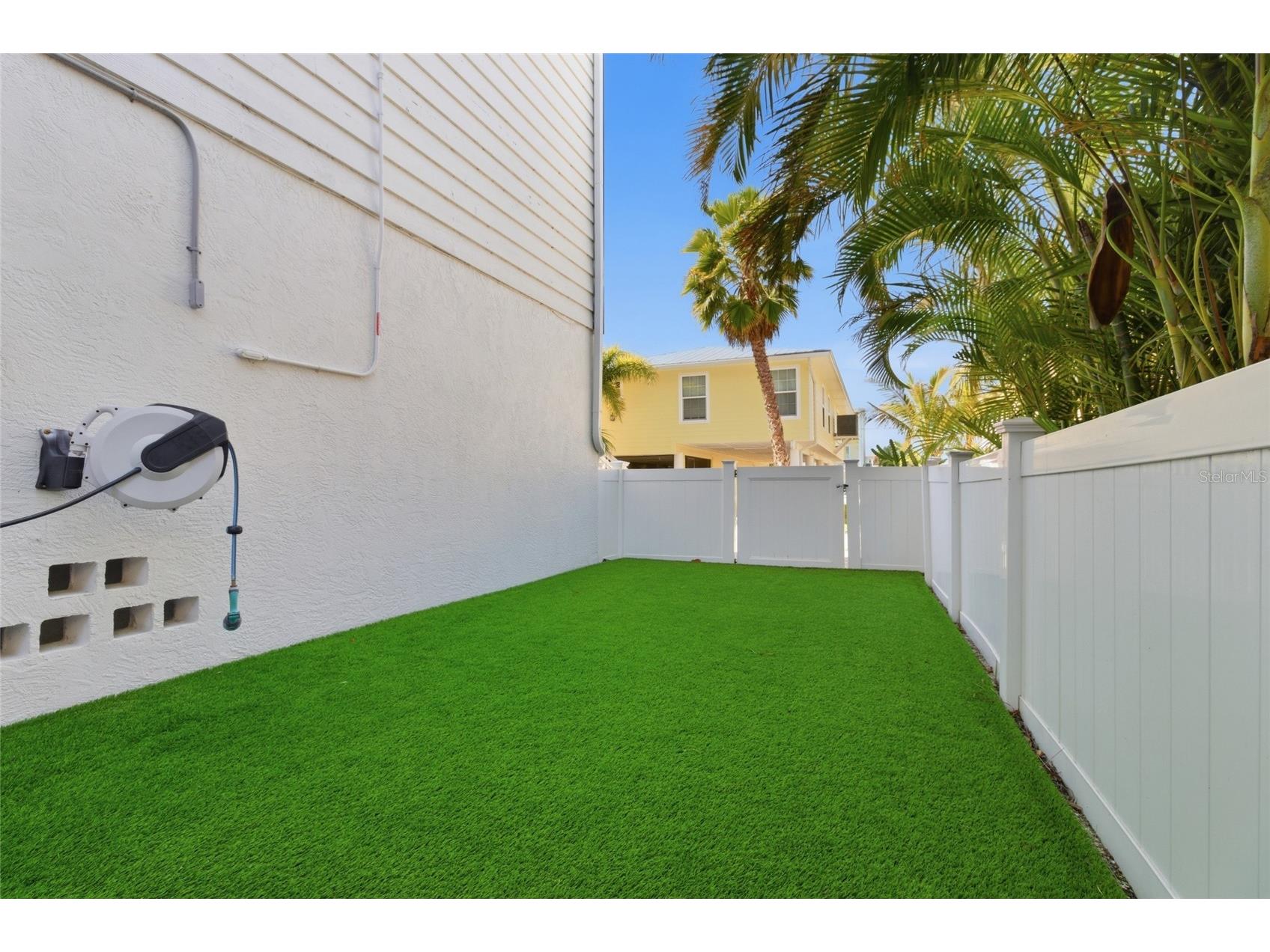 2502 Avenue B Bradenton Beach FL 34217 A4676246 image58