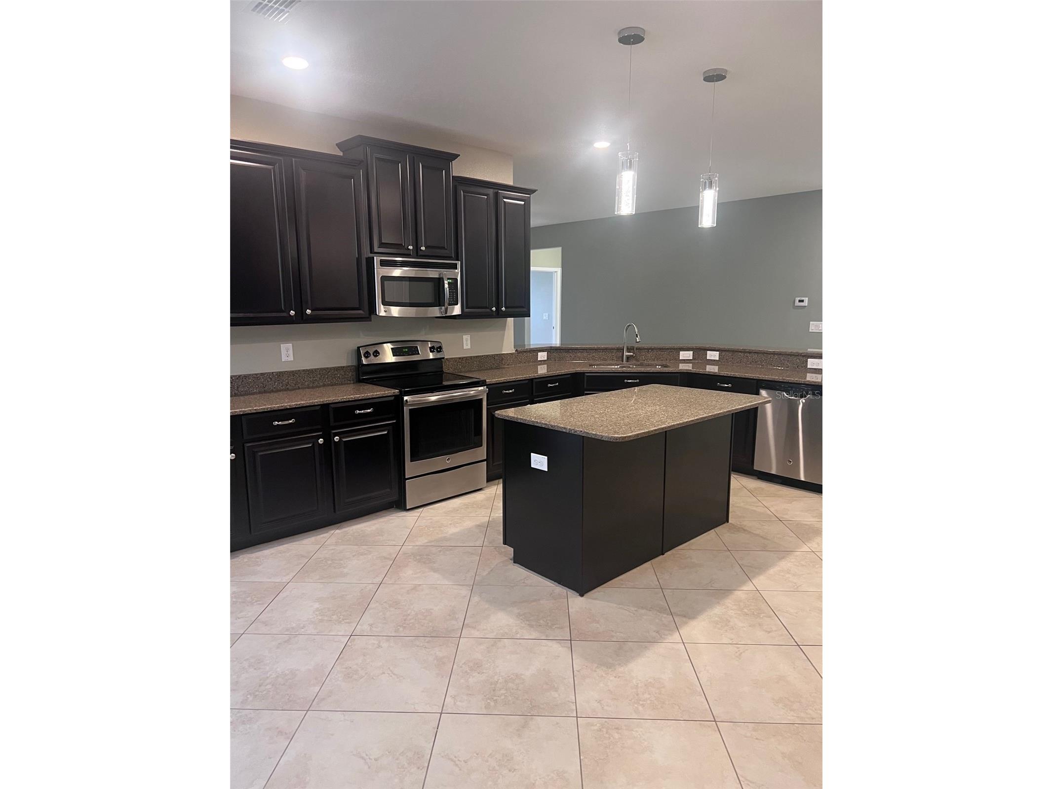 2502 Cumberland Cliff Drive Ruskin FL 33570 TB8505781 image2