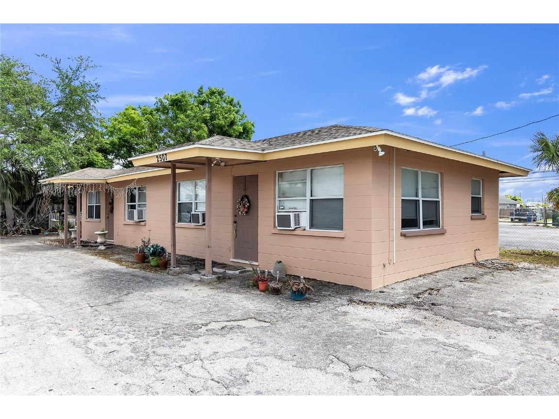 2503 10th Street W Bradenton FL 34205 A4647547 image1