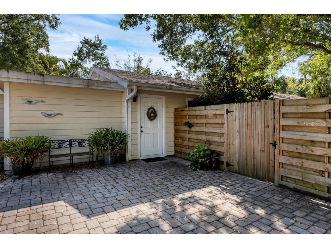 2504 Arlington Street Sarasota FL 34239 A4563130 image1