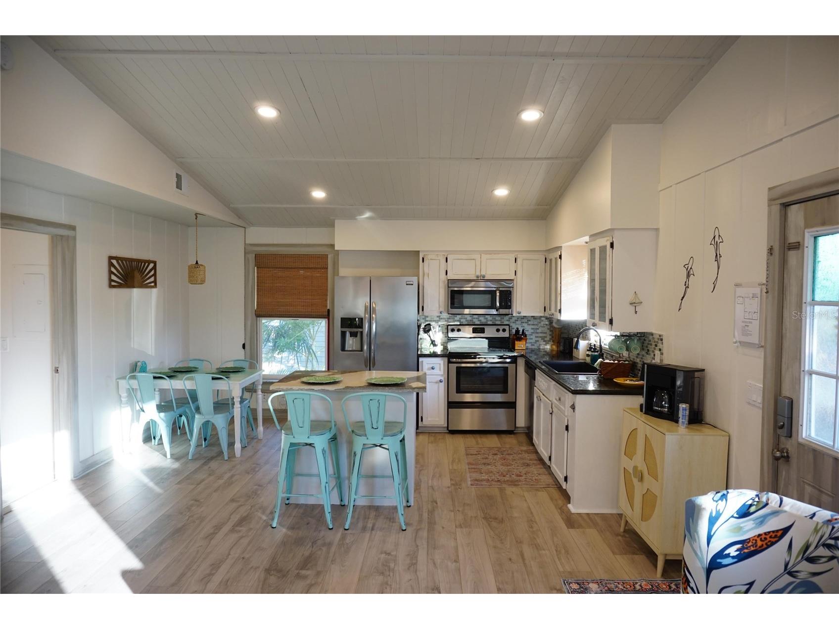 2504 Avenue B Bradenton Beach FL 34217 O6384479 image2