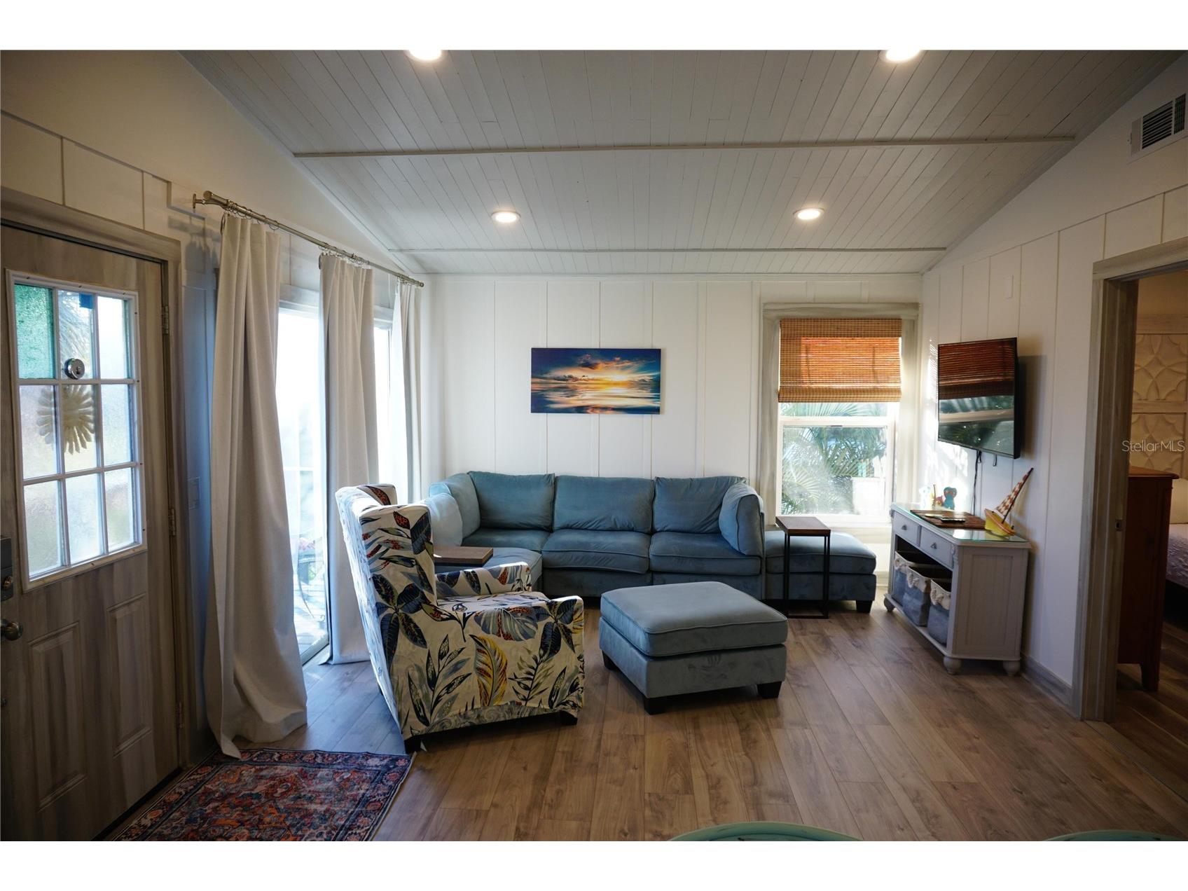 2504 Avenue B Bradenton Beach FL 34217 O6384479 image3
