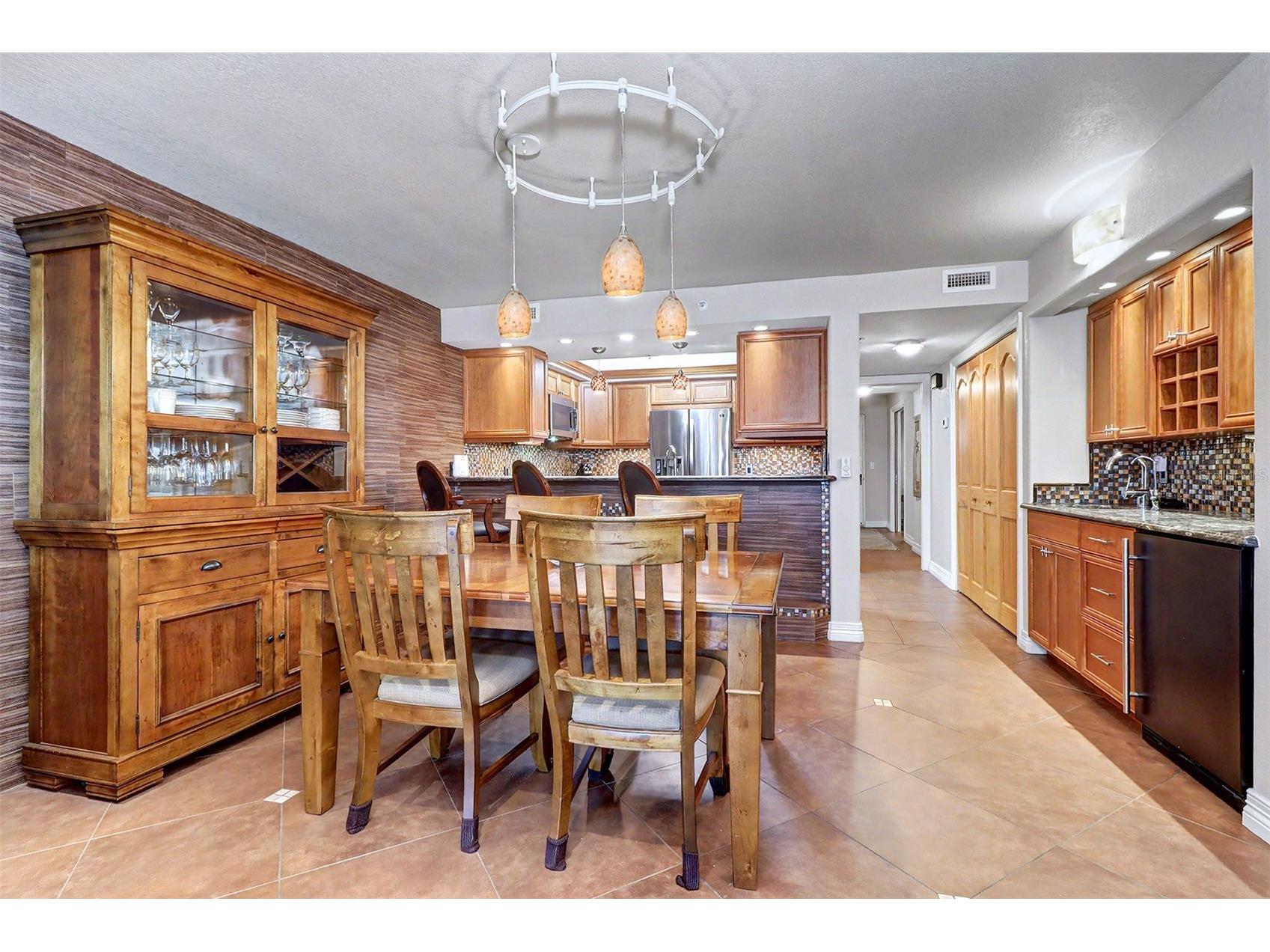 2504 Gulf Boulevard #304 Indian Rocks Beach FL 33785 - GULF TB8508320 image30