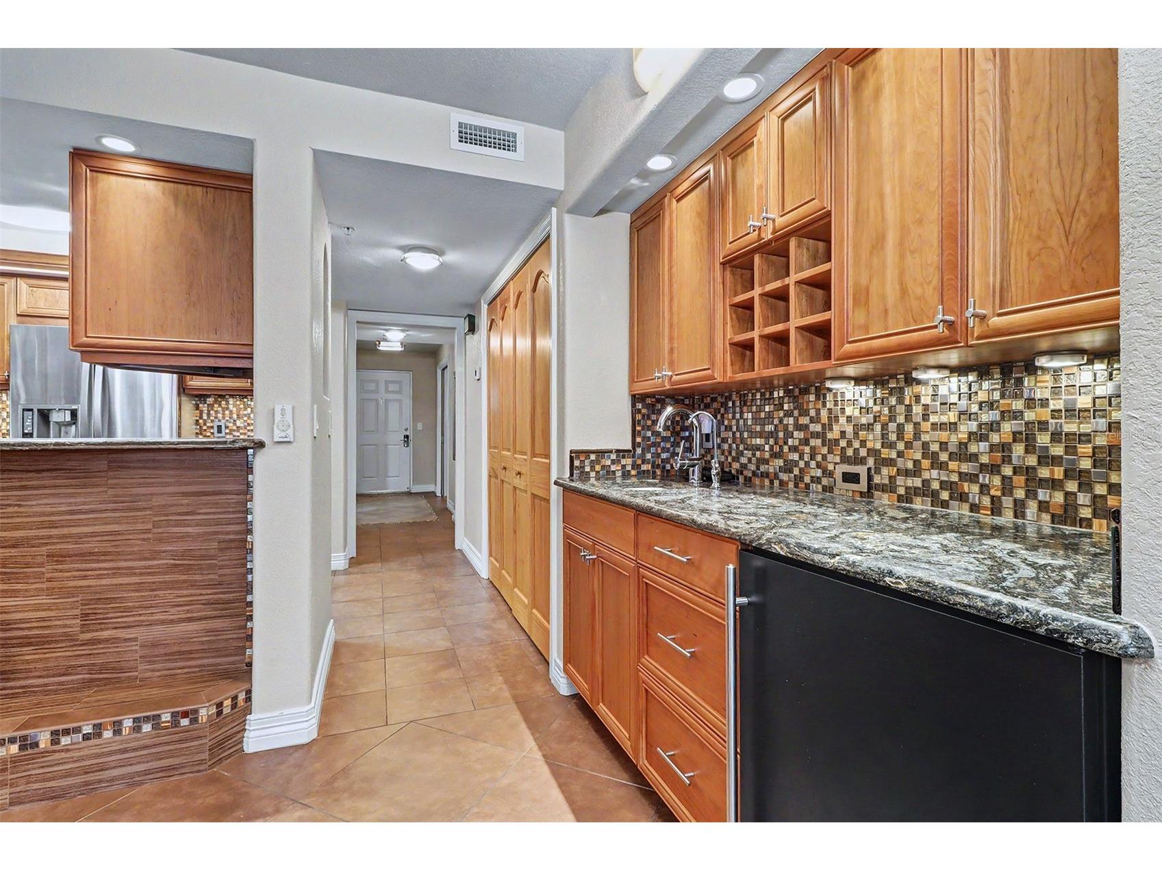 2504 Gulf Boulevard #304 Indian Rocks Beach FL 33785 - GULF TB8508320 image31