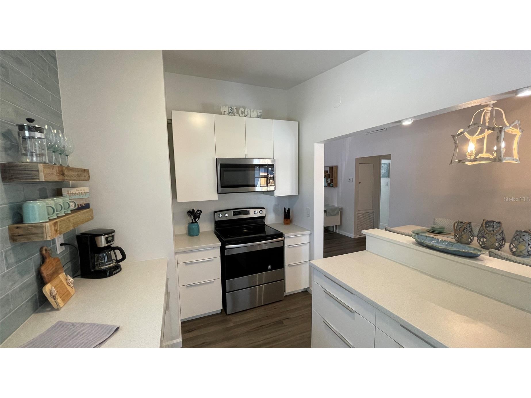 2504 S Milmar Drive Sarasota FL 34237 A4686435 image10