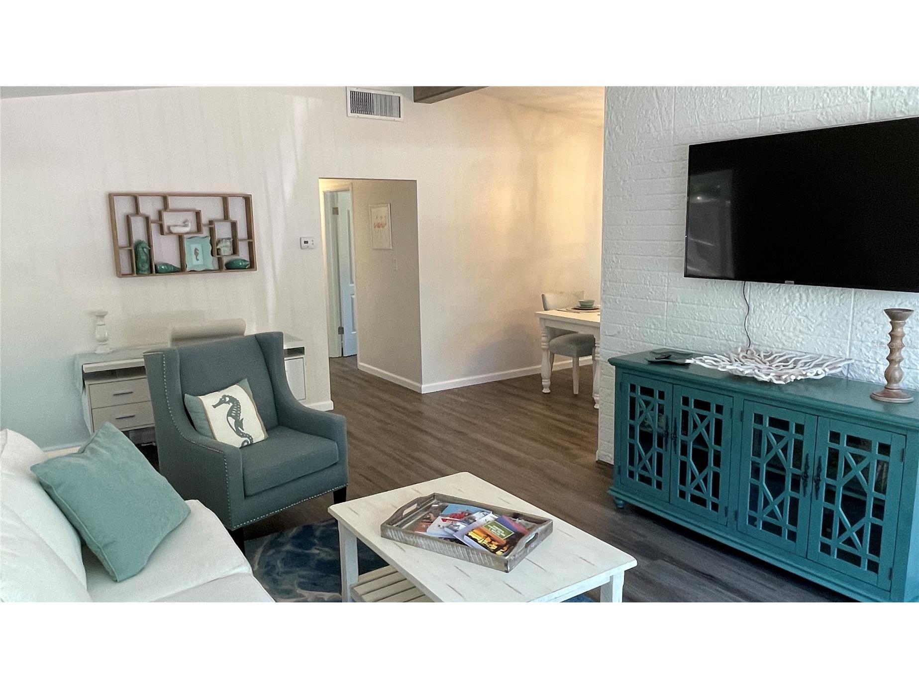 2504 S Milmar Drive Sarasota FL 34237 A4686435 image3