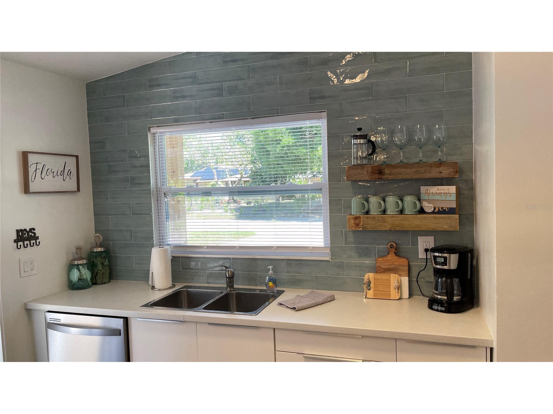 2504 S Milmar Drive Sarasota FL 34237 A4686435 image8