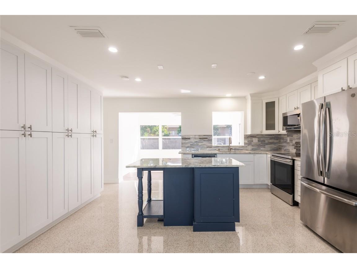 2505 Gulf Boulevard Belleair Beach FL 33786 - GULF OF MEXICO TB8458191 image8