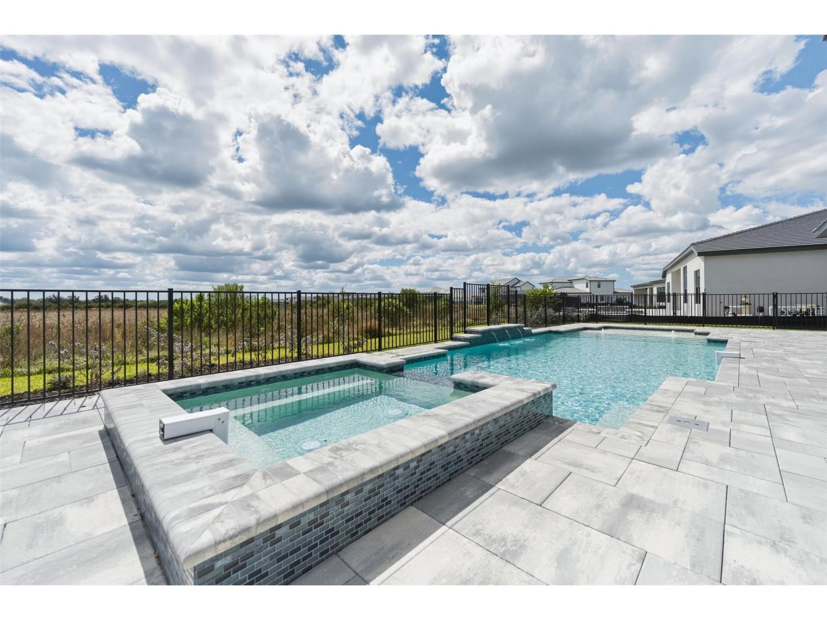 2505 Waterfront Circle Sarasota FL 34240 A4684862 image11