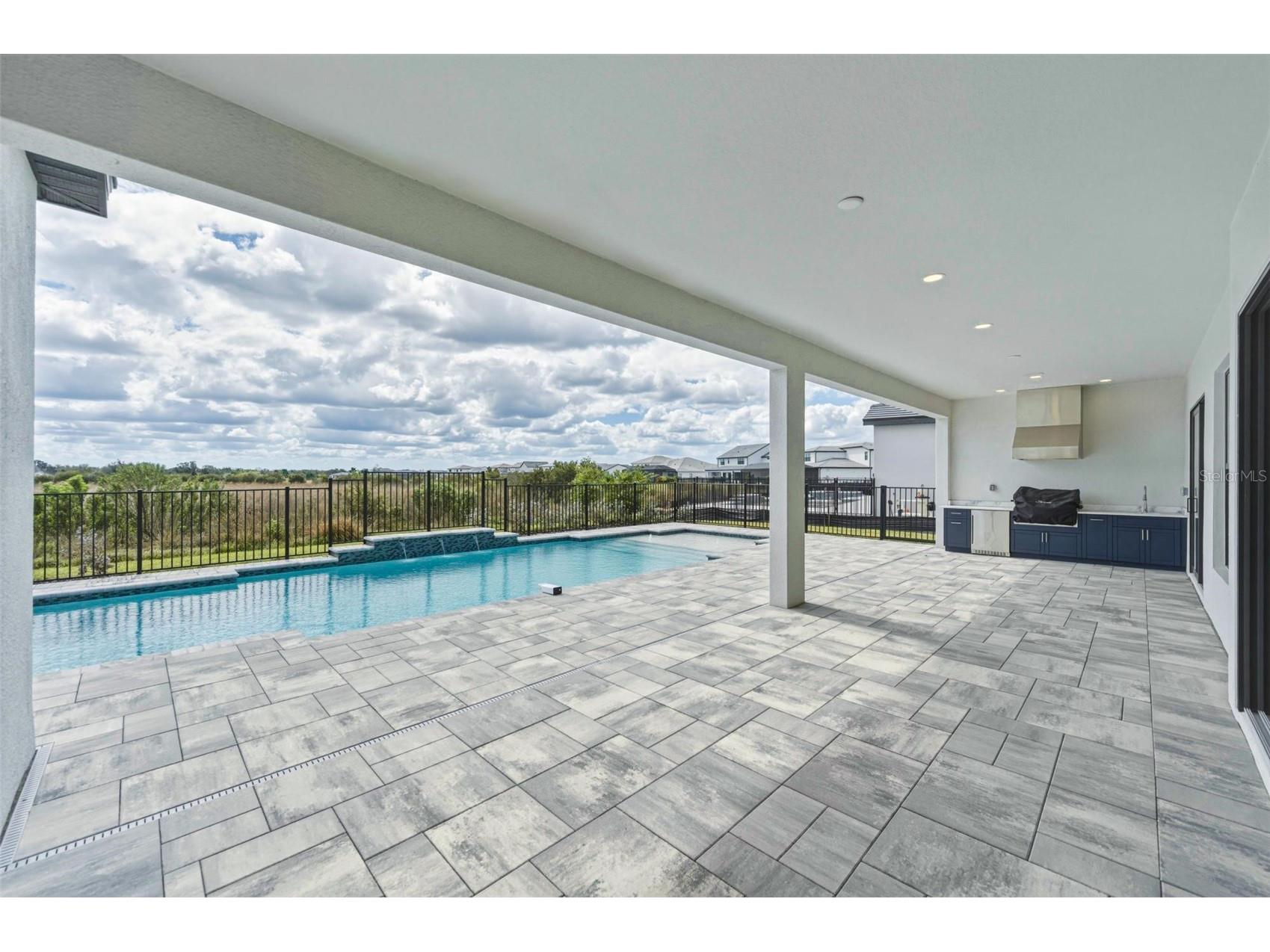 2505 Waterfront Circle Sarasota FL 34240 A4684862 image16