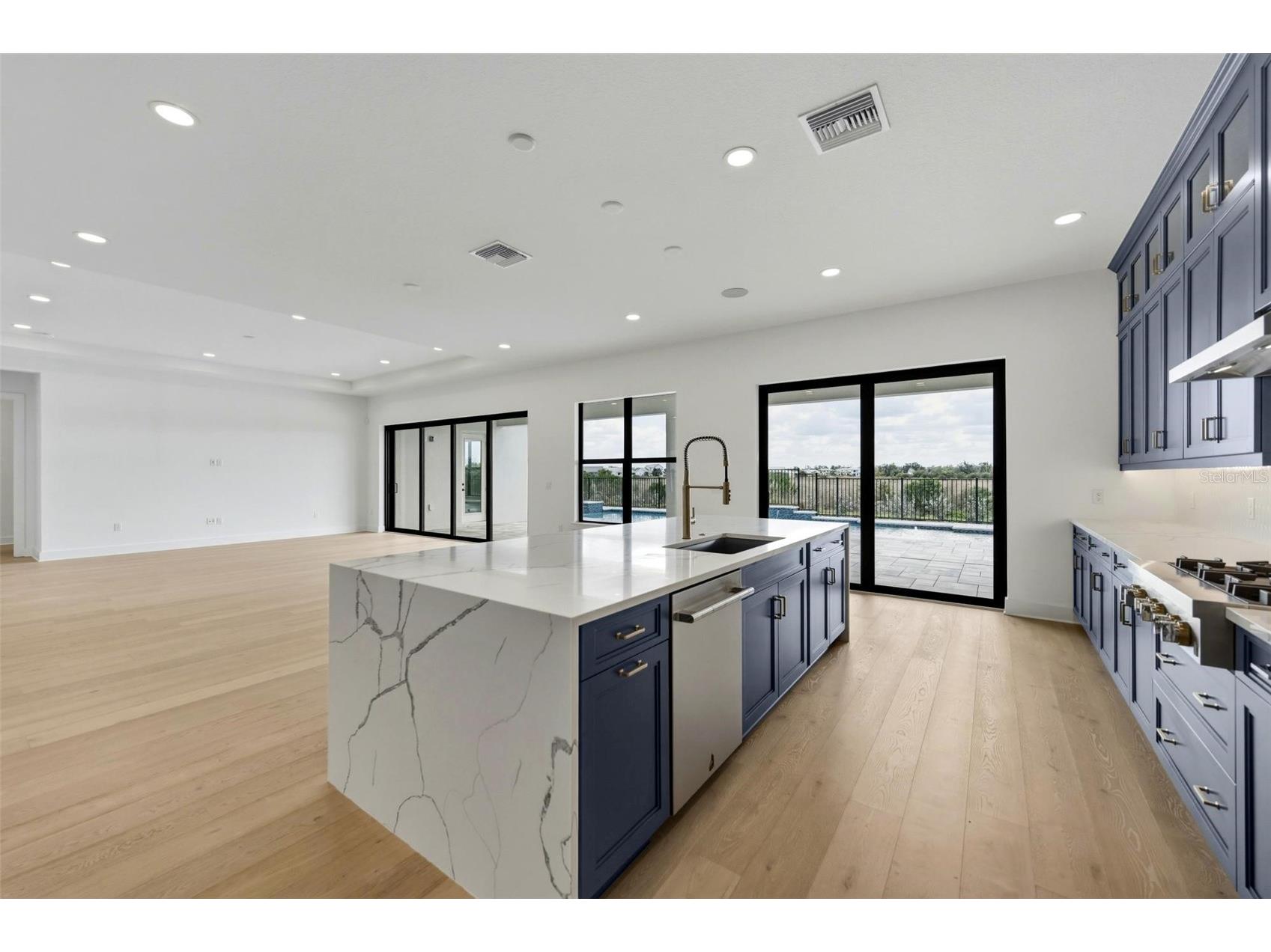 2505 Waterfront Circle Sarasota FL 34240 A4684862 image23