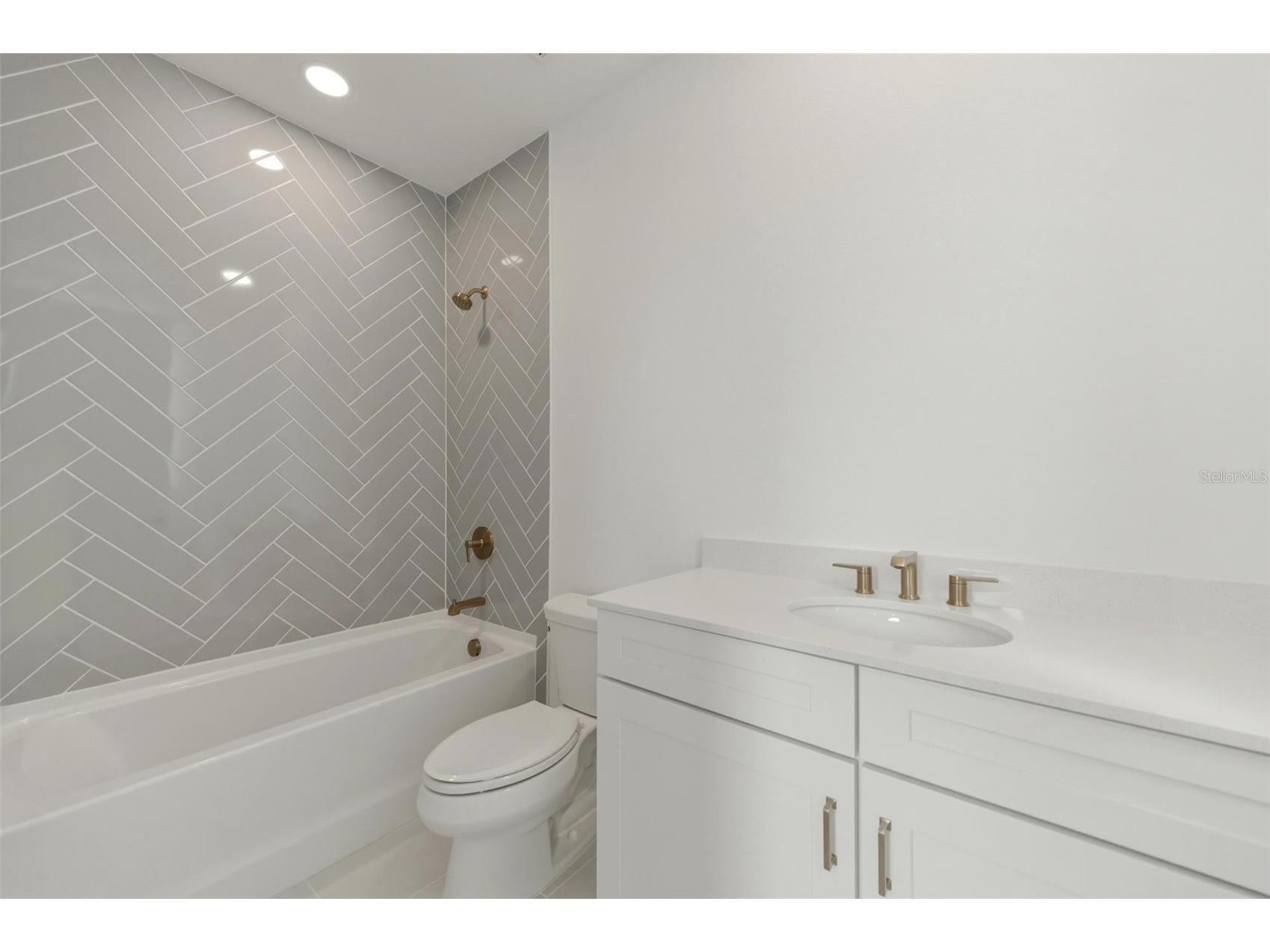 2505 Waterfront Circle Sarasota FL 34240 A4684862 image46