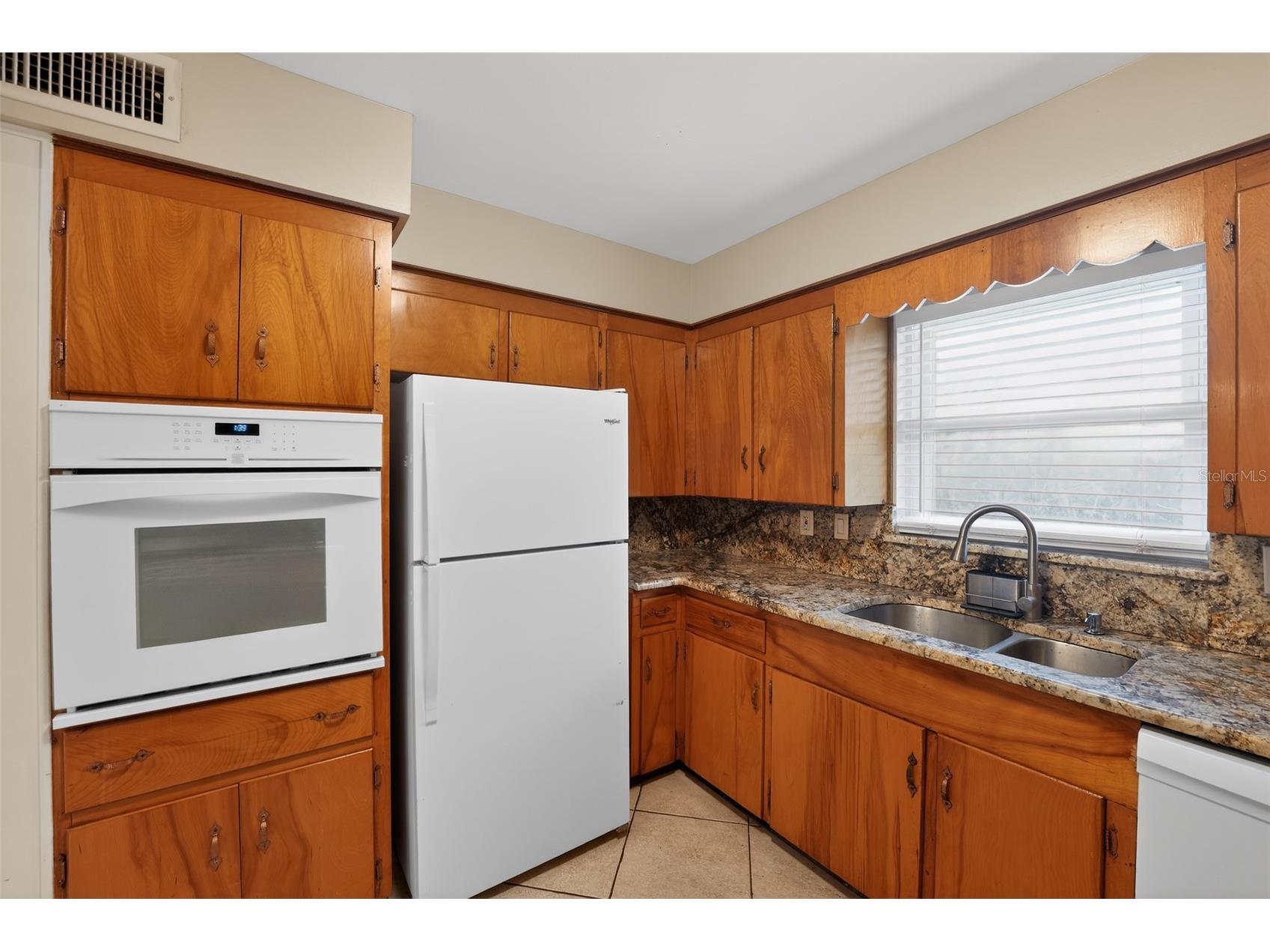 2505 Wood Street Sarasota FL 34237 A4696166 image15