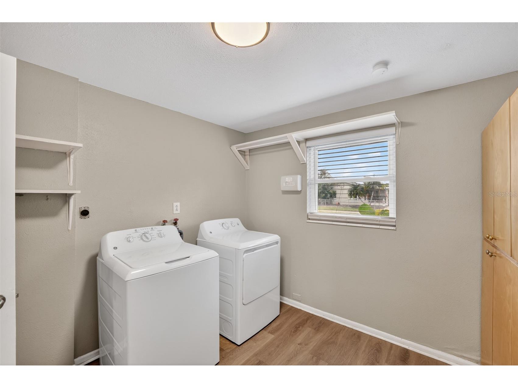 2505 Wood Street Sarasota FL 34237 A4696166 image40