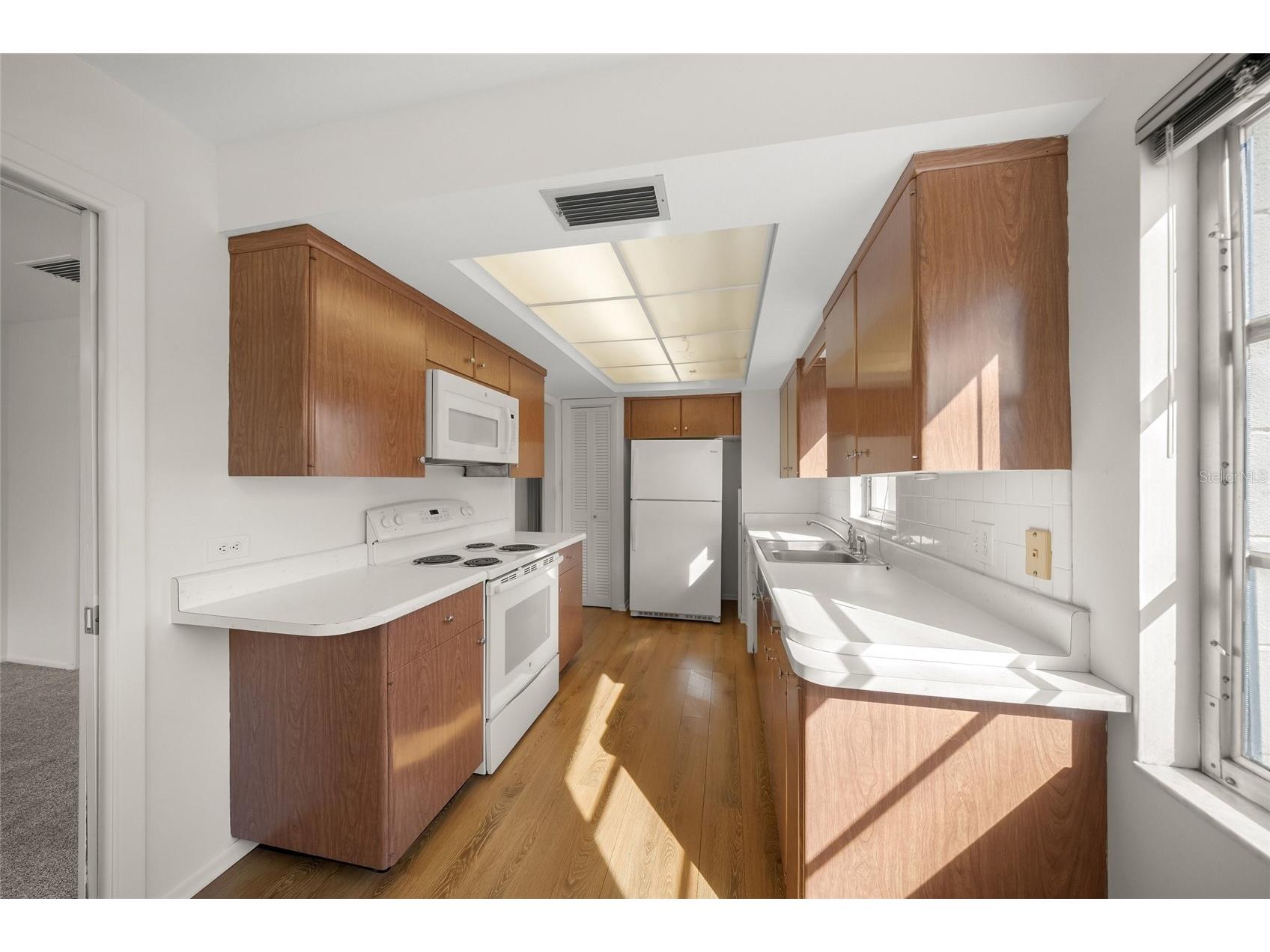 2507 Beneva Road #10 Sarasota FL 34232 A4679145 image12