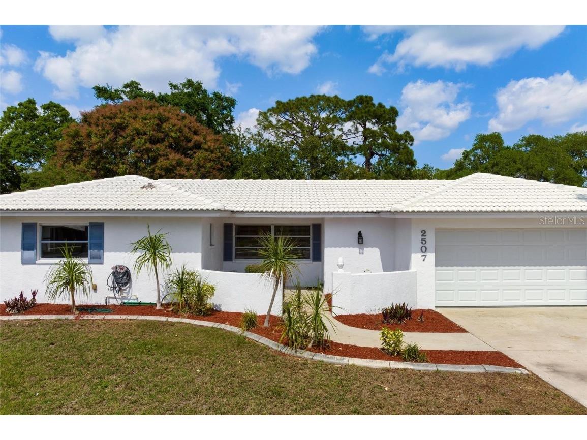 2507 Carlisle Place Sarasota FL 34231 A4563862 image1