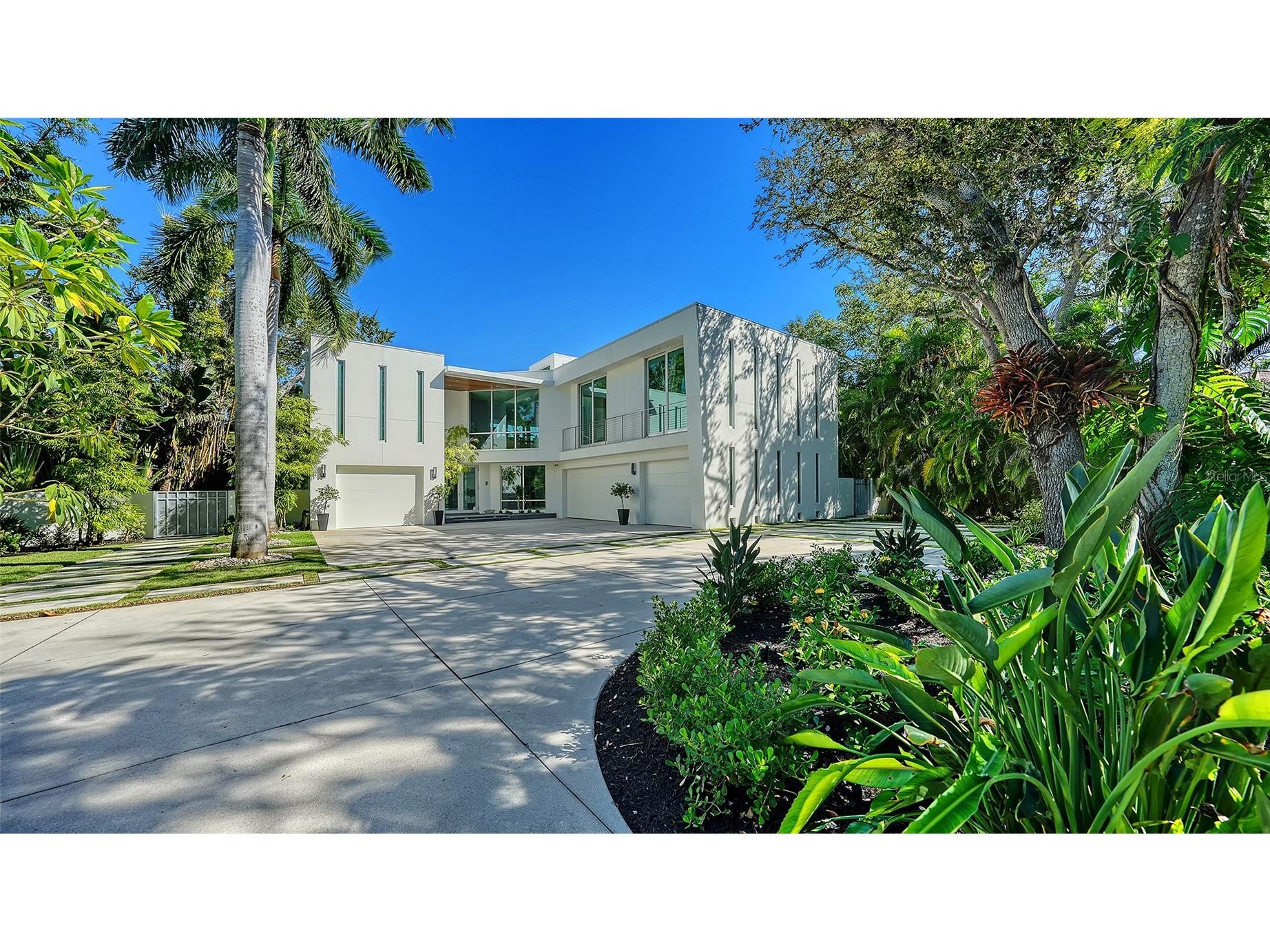 251 Cedar Park Circle Sarasota FL 34242 - COCOANUT BAYOU A4668871 image1