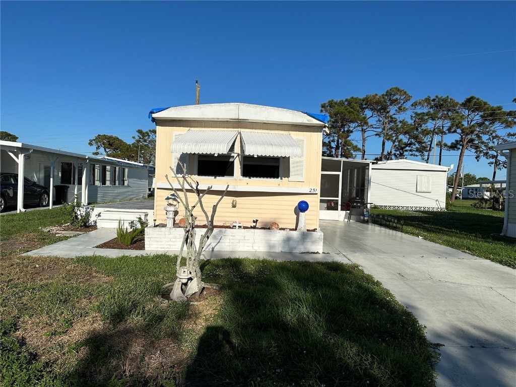 251 Outer Drive W Venice FL 34285 N6135458 image1
