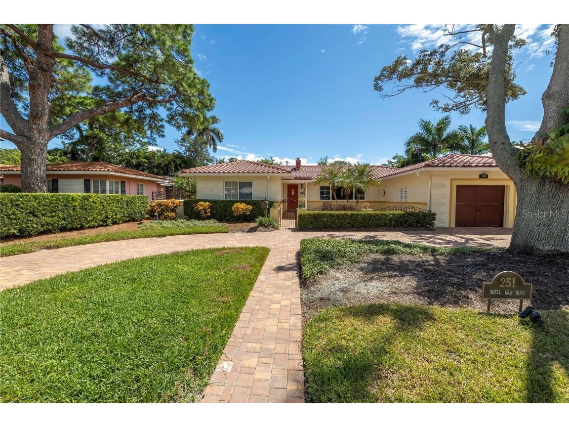 251 Snell Isle Boulevard NE Saint Petersburg FL 33704 U8198281 image1
