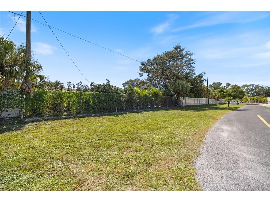 251 Southwinds Drive Sarasota FL 34231 A4669553 image37