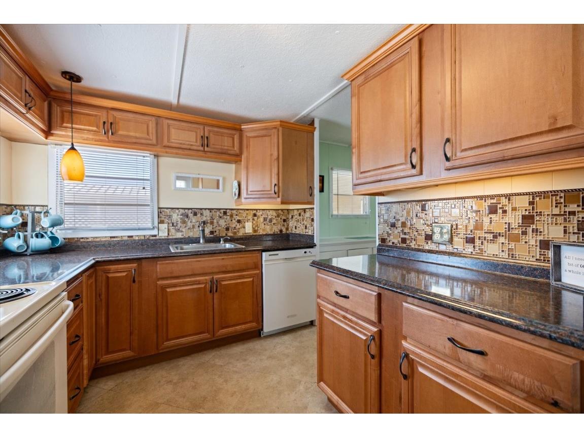 251 Southwinds Drive Sarasota FL 34231 A4669553 image8