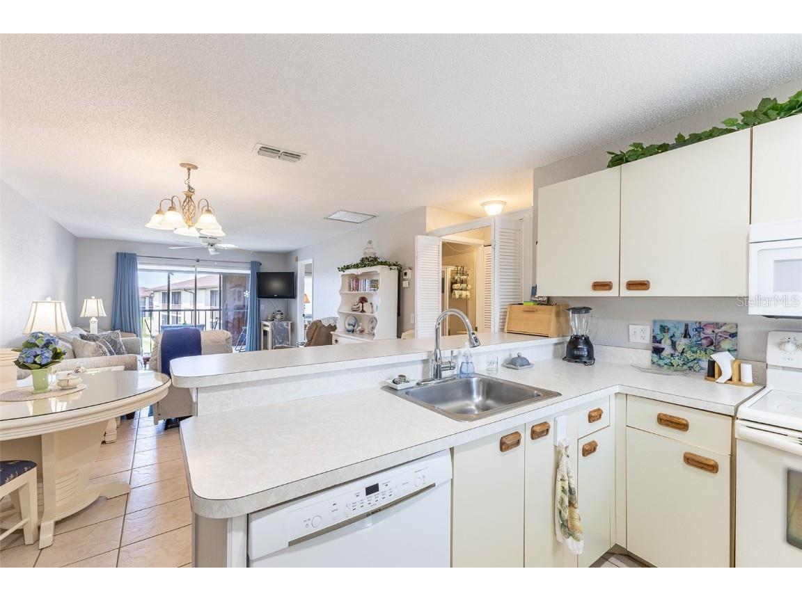 25100 Sandhill Boulevard #I-204 Punta Gorda FL 33983 C7510218 image8