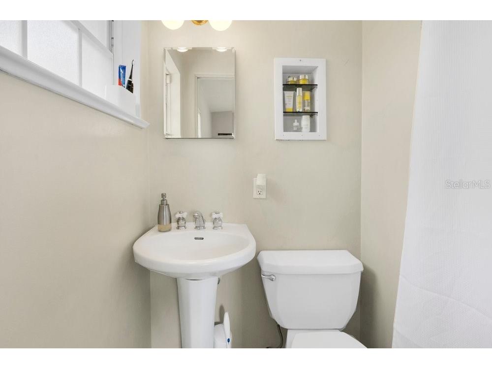 2512 Lake Wade Court Orlando FL 32806 O6417393 image16