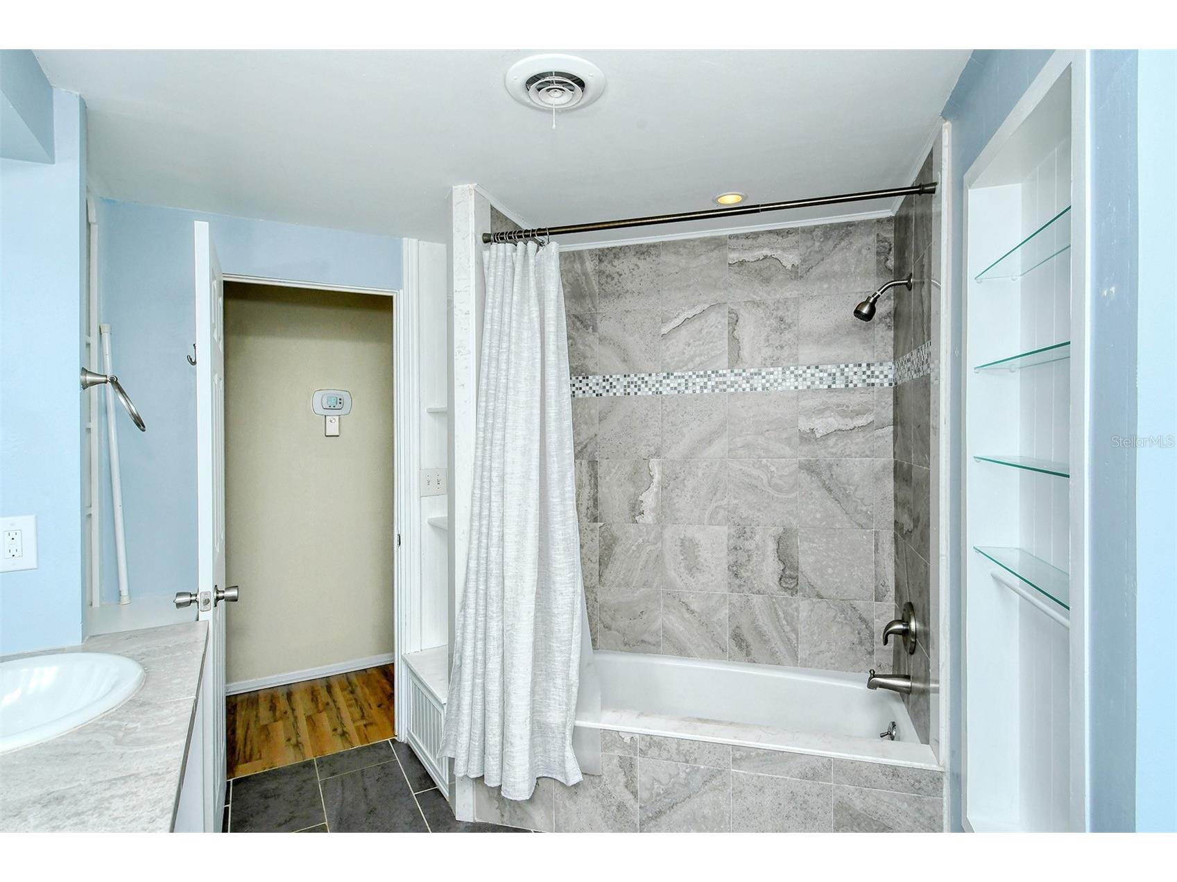 2512 Post Road Sarasota FL 34231 A4690606 image17