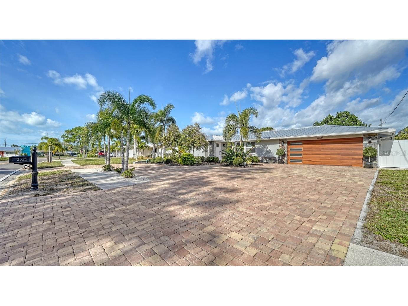 2513 Constitution Boulevard Sarasota FL 34231 - PHILLIPPI CREEK A4594579 image1