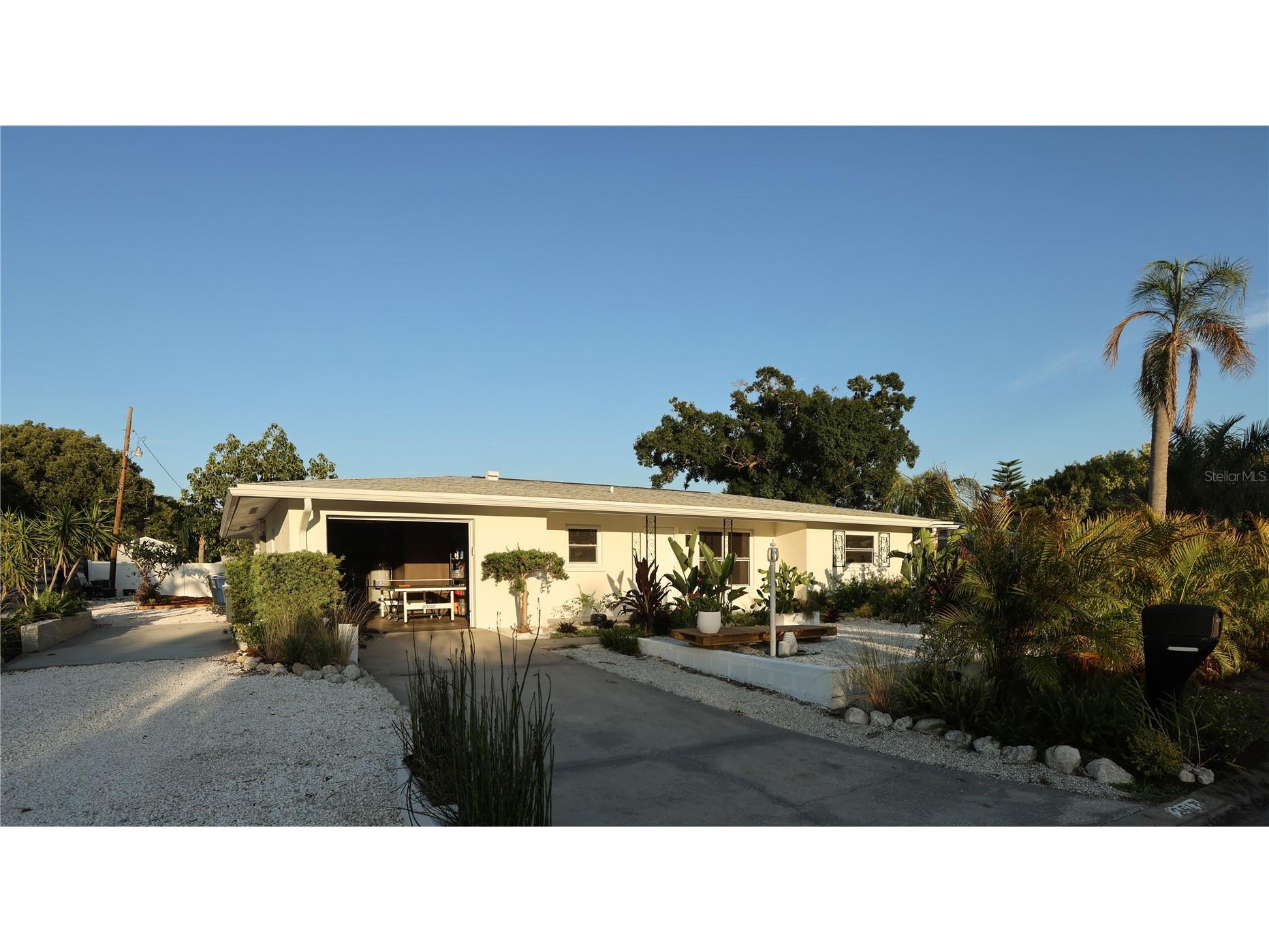 2513 Croton Avenue Sarasota FL 34239 A4692136 image1