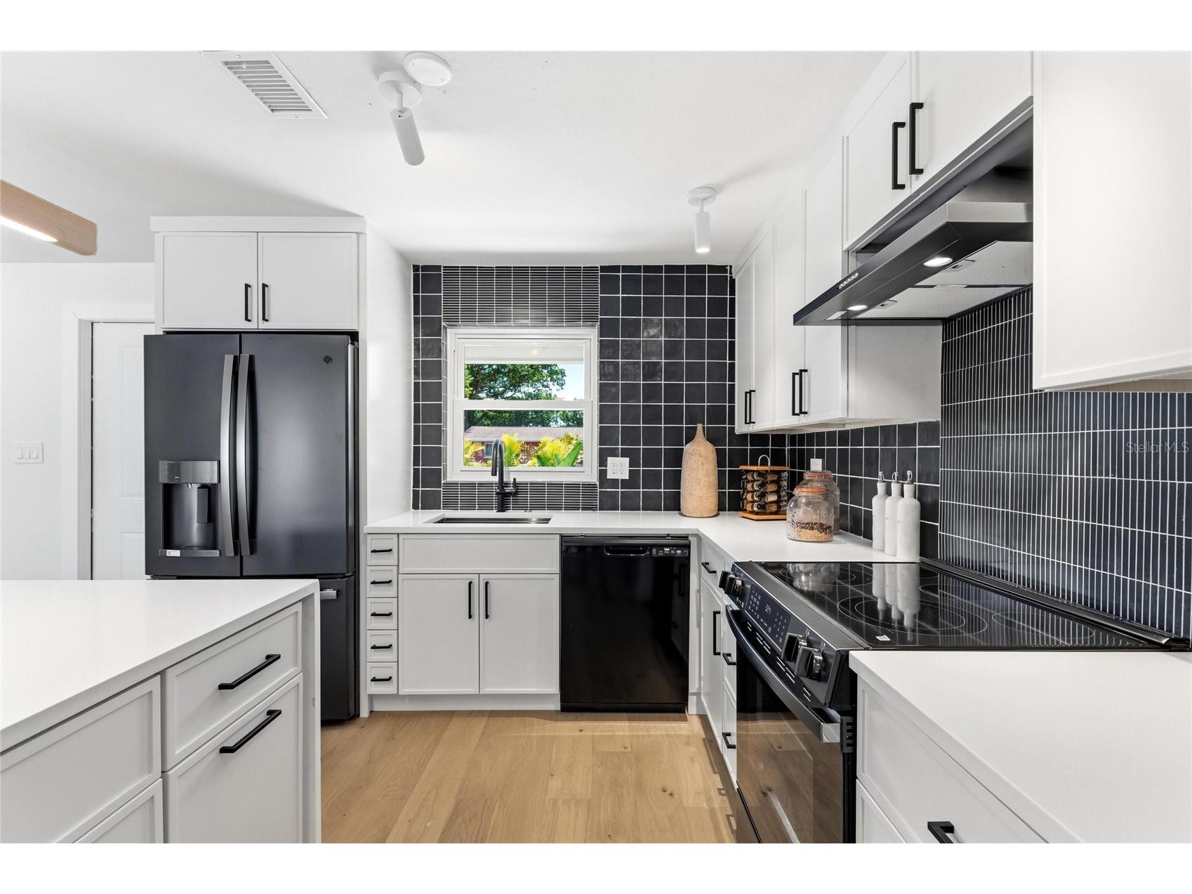 2513 Croton Avenue Sarasota FL 34239 A4692136 image14