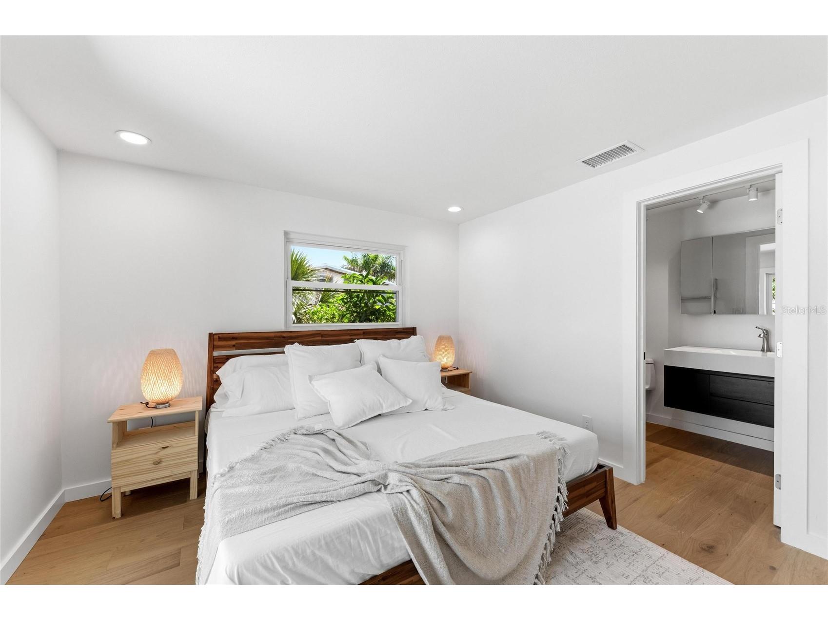 2513 Croton Avenue Sarasota FL 34239 A4692136 image25
