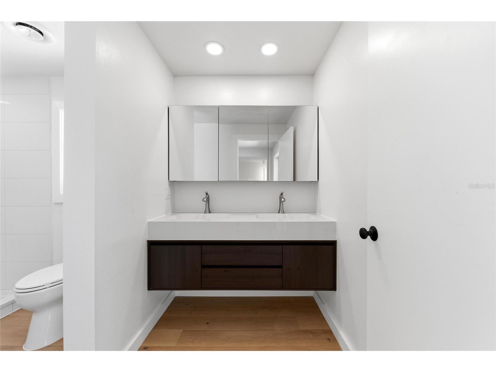 2513 Croton Avenue Sarasota FL 34239 A4692136 image37