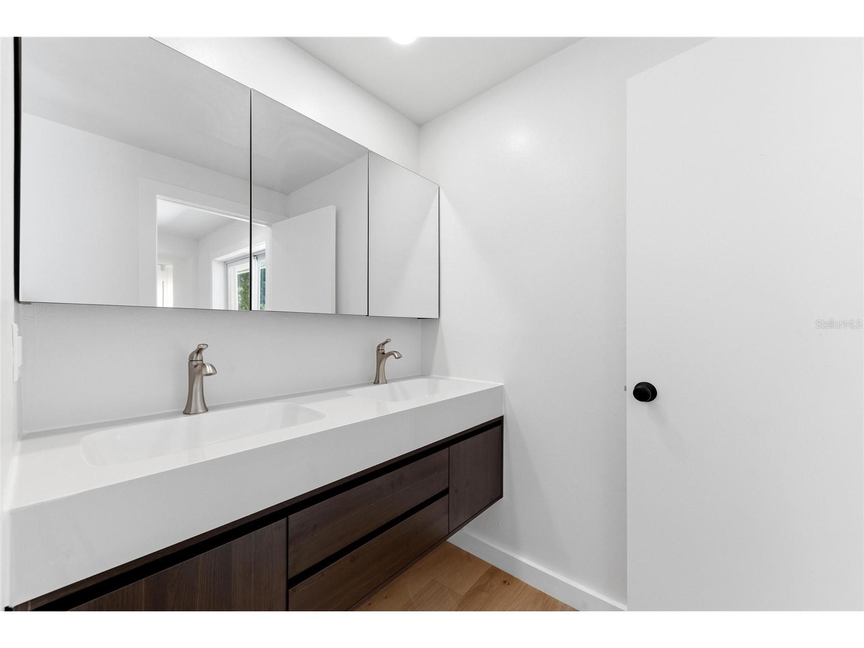 2513 Croton Avenue Sarasota FL 34239 A4692136 image39