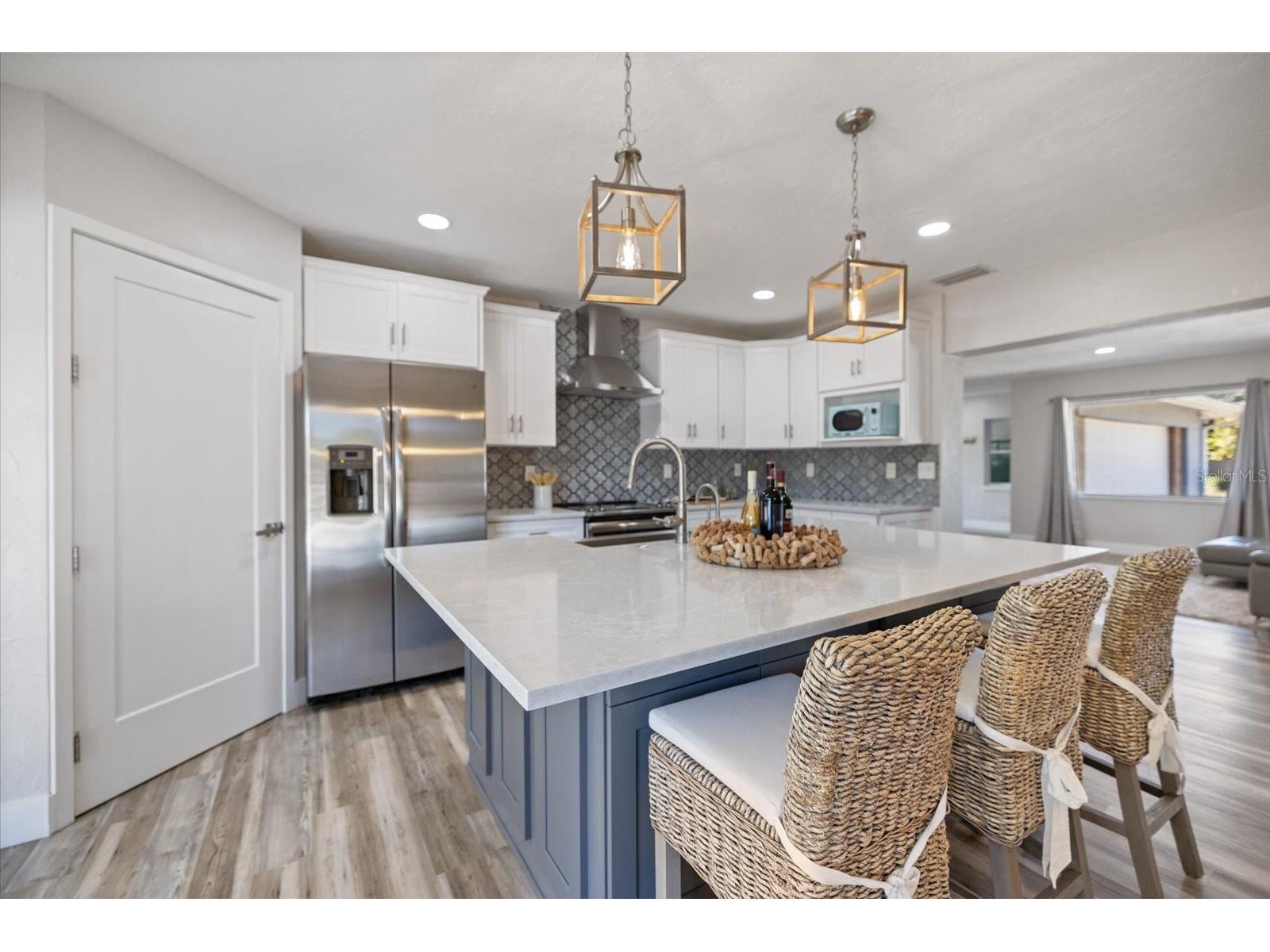 2513 Mineola Way Sarasota FL 34239 A4686632 image11