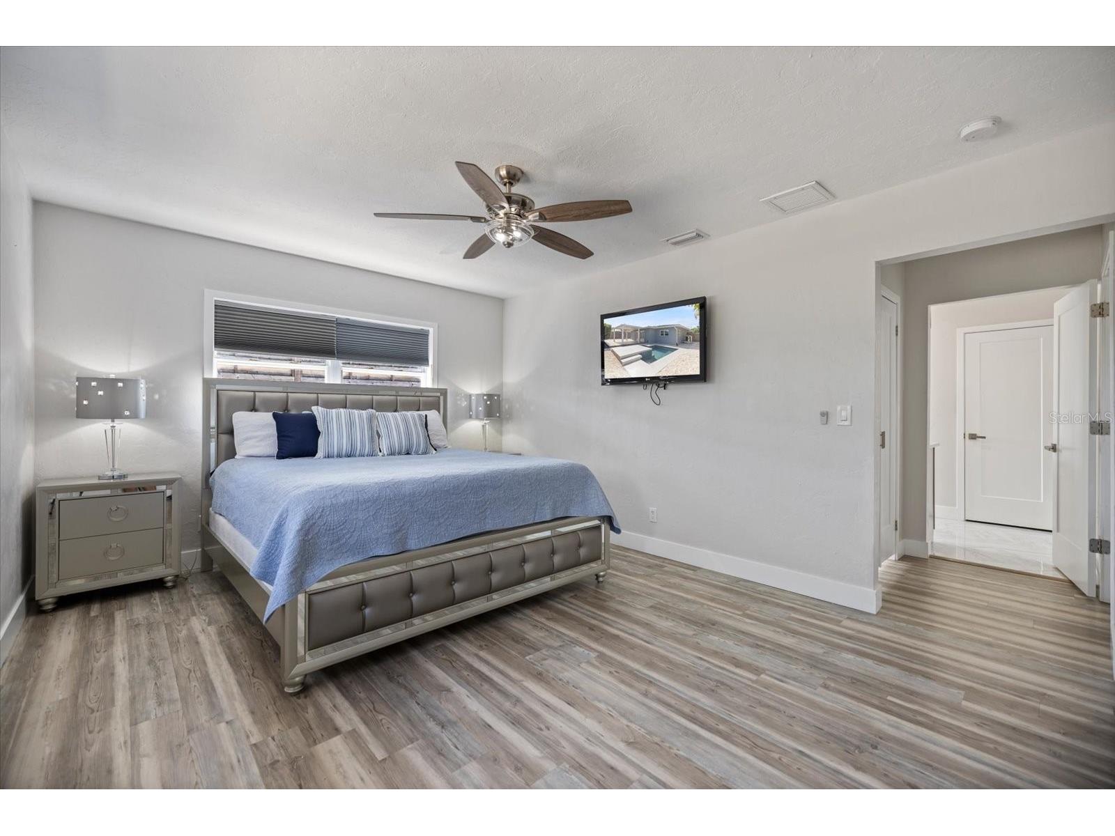 2513 Mineola Way Sarasota FL 34239 A4686632 image22