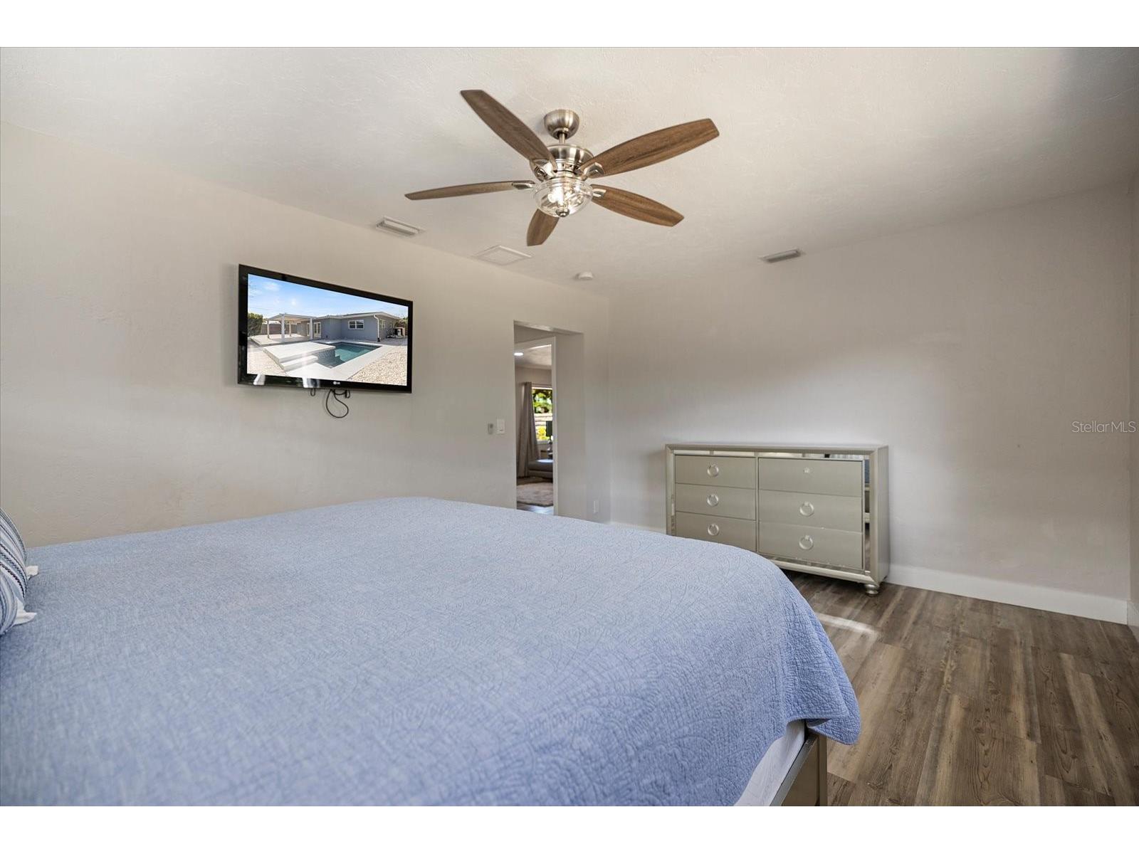 2513 Mineola Way Sarasota FL 34239 A4686632 image23