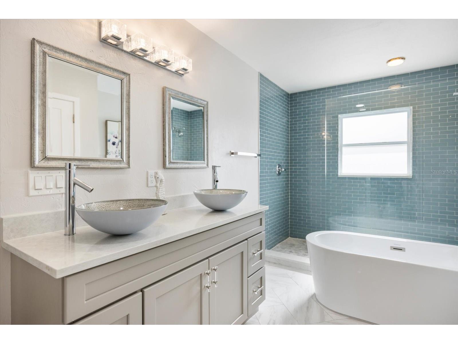2513 Mineola Way Sarasota FL 34239 A4686632 image24