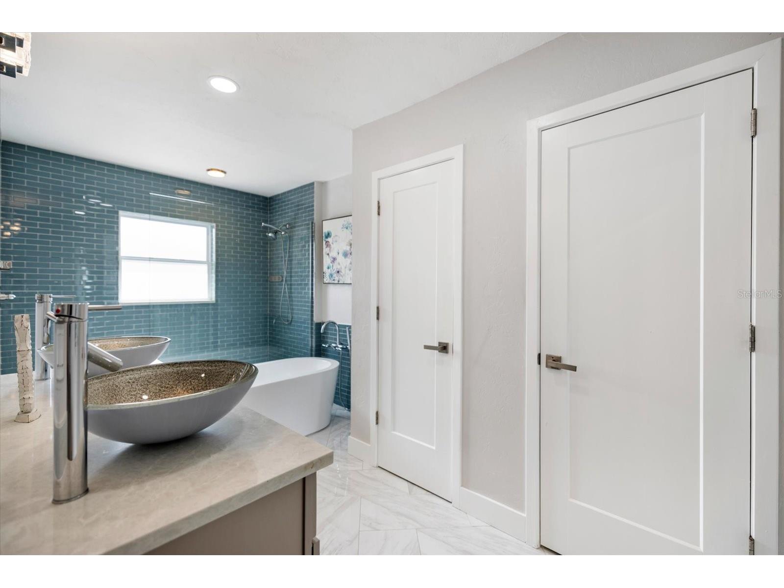 2513 Mineola Way Sarasota FL 34239 A4686632 image25