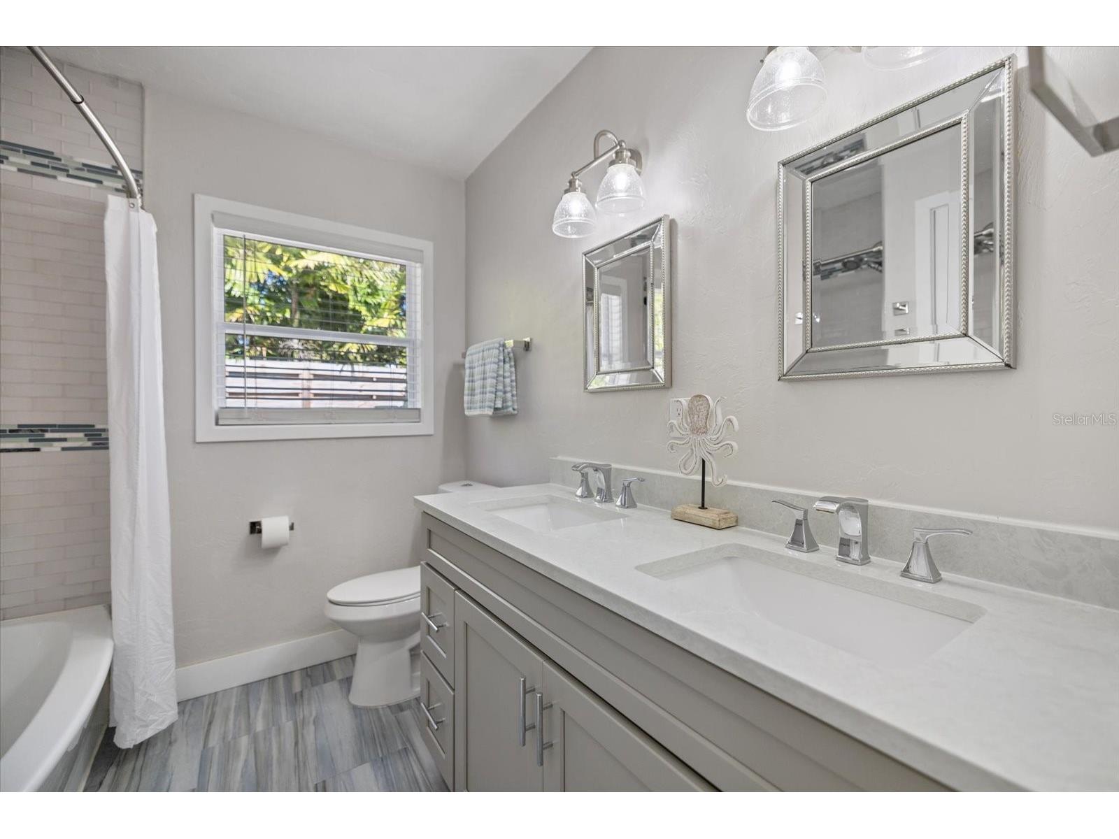 2513 Mineola Way Sarasota FL 34239 A4686632 image30