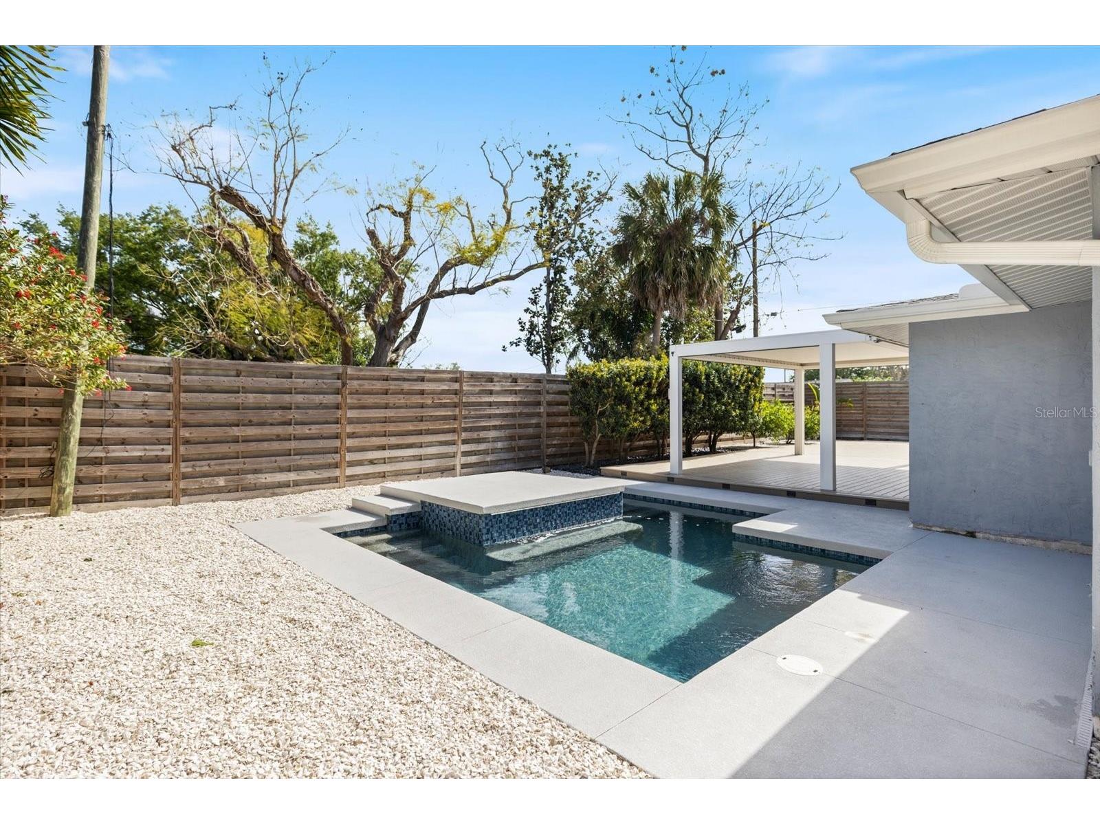2513 Mineola Way Sarasota FL 34239 A4686632 image7