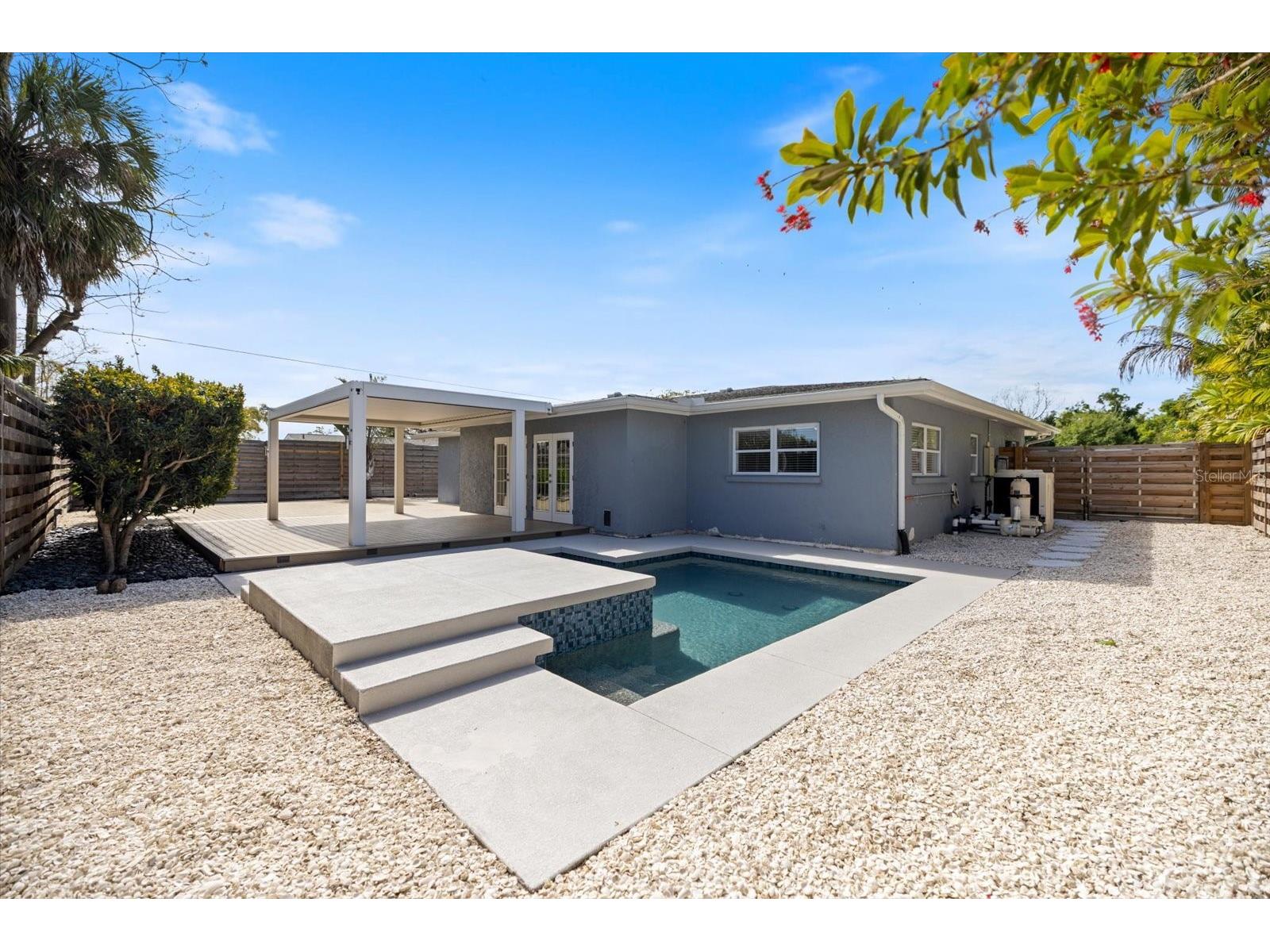 2513 Mineola Way Sarasota FL 34239 A4686632 image8