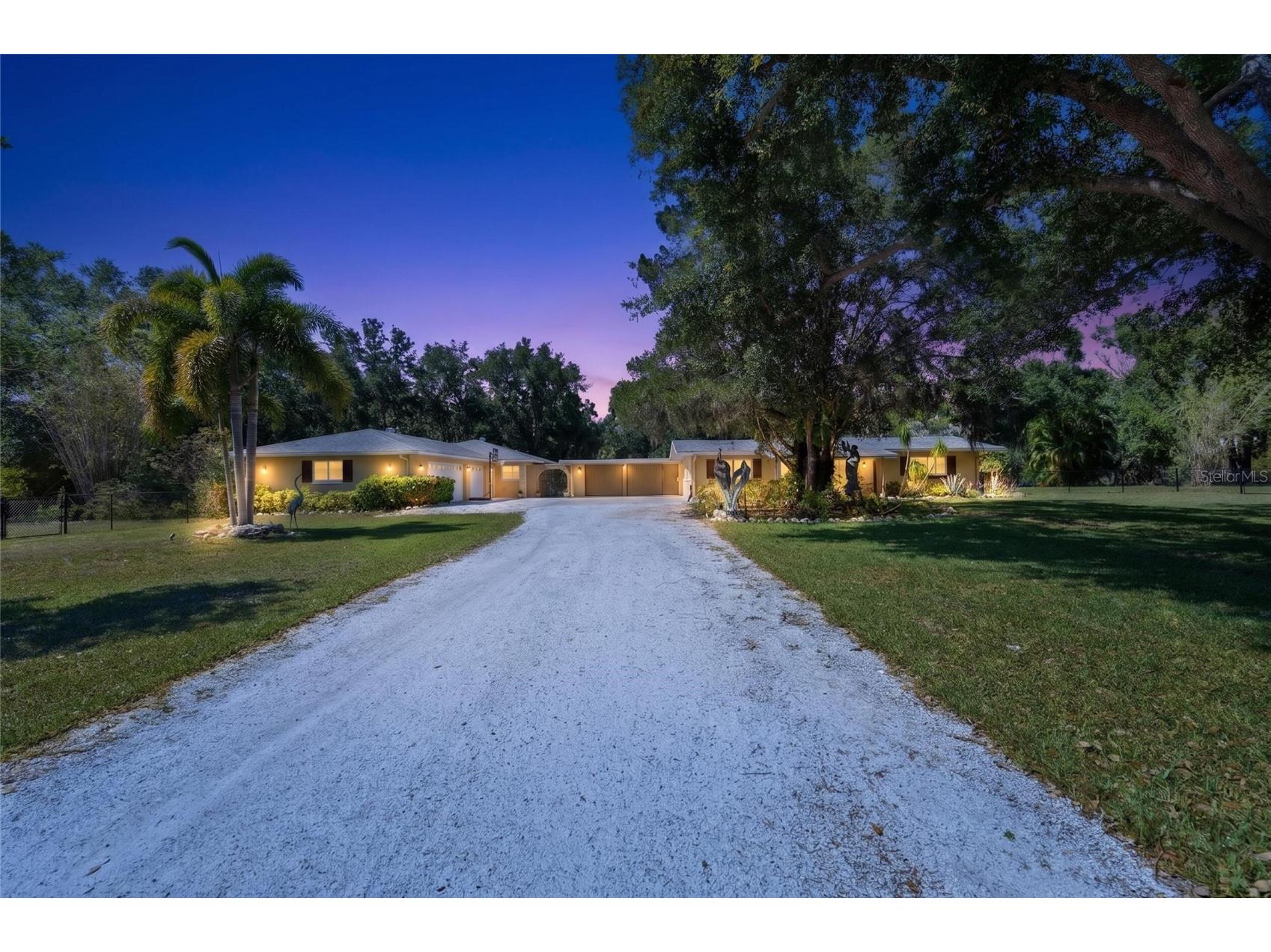 2515 49th Street Sarasota FL 34234 A4693948 image1