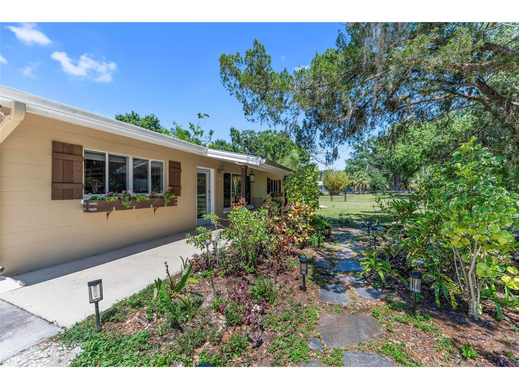2515 49th Street Sarasota FL 34234 A4693948 image10
