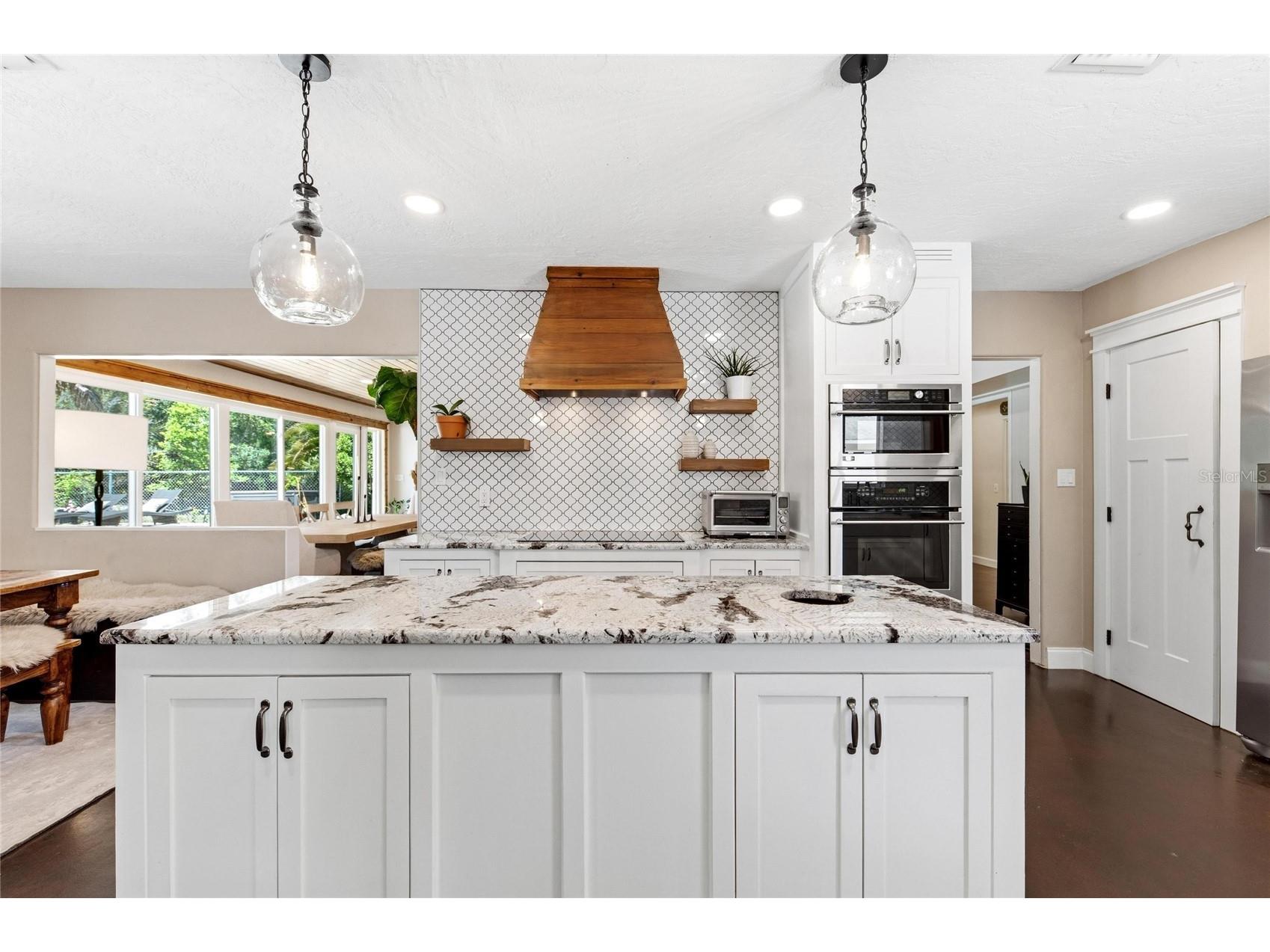 2515 49th Street Sarasota FL 34234 A4693948 image25