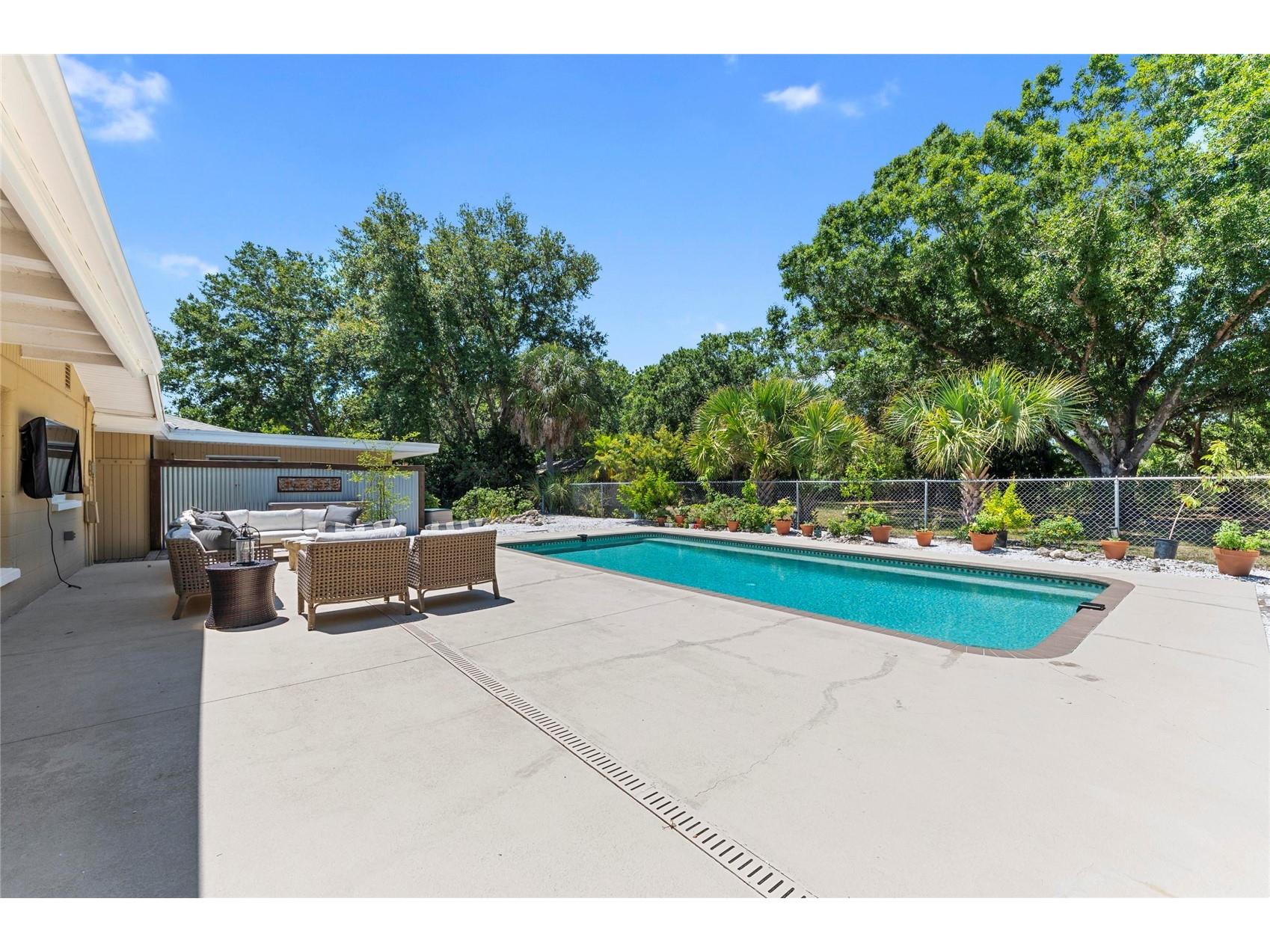 2515 49th Street Sarasota FL 34234 A4693948 image58